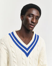 Pullover com decote em V em malha entrançada