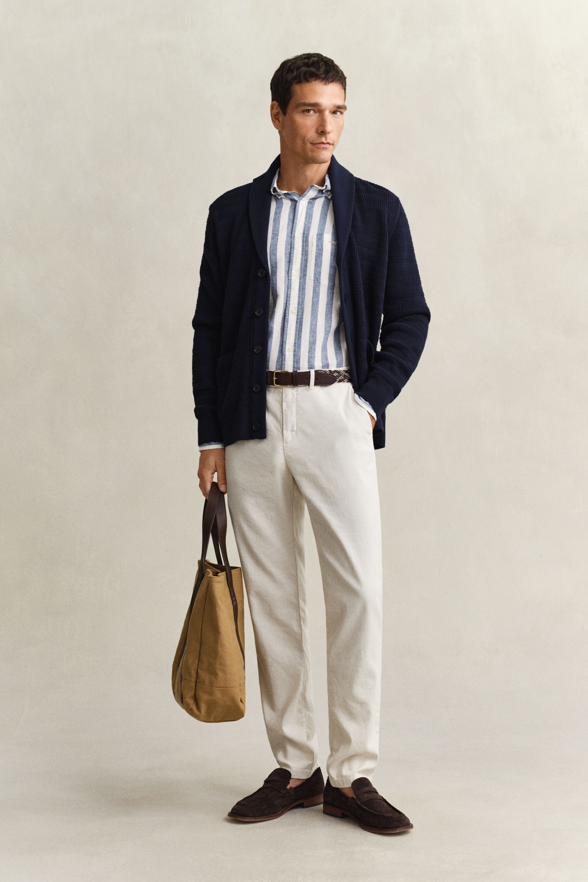 Casaco de malha entrançada com colarinho largo estilo xaile