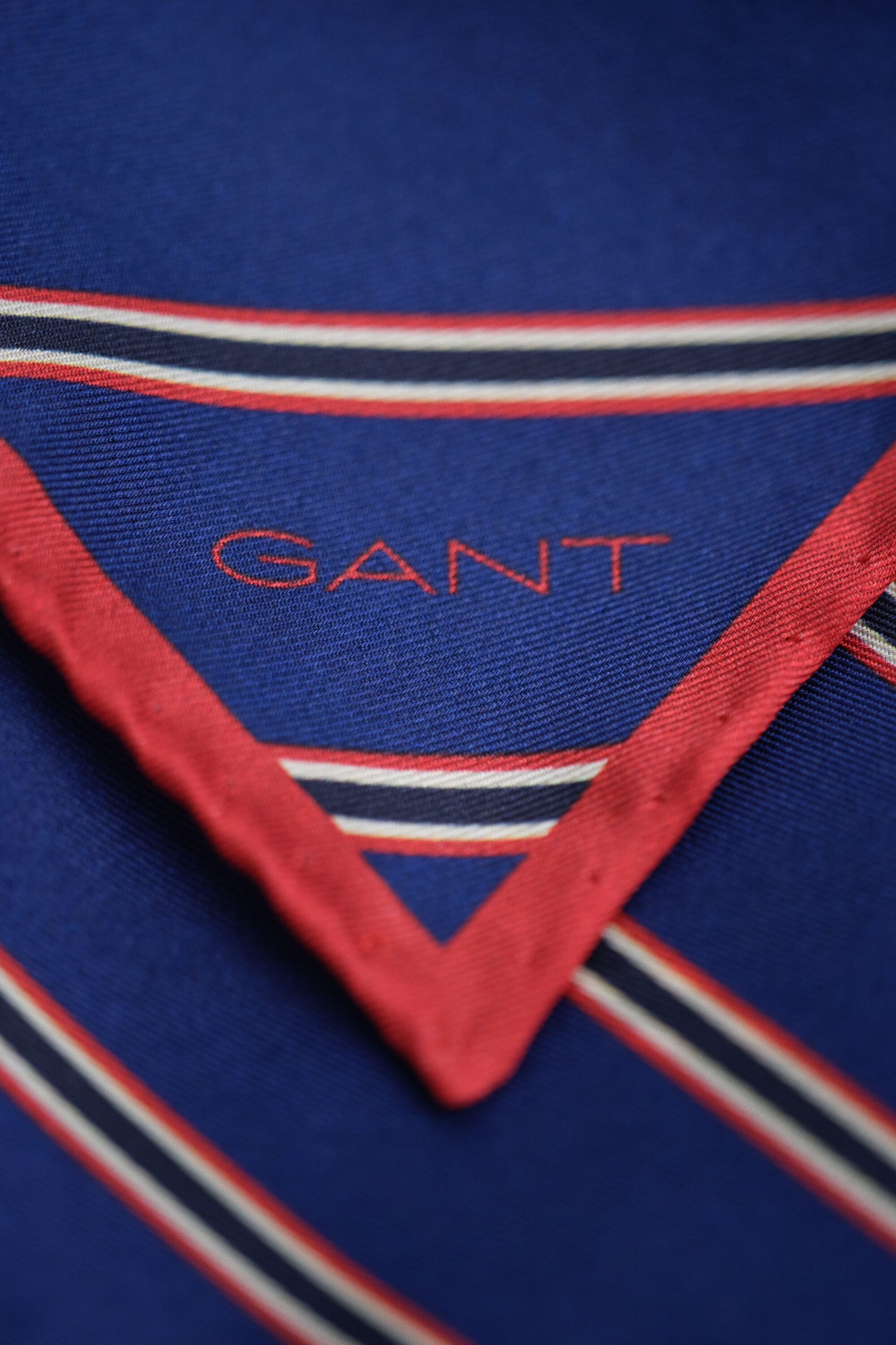 Lenço de bolso às riscas