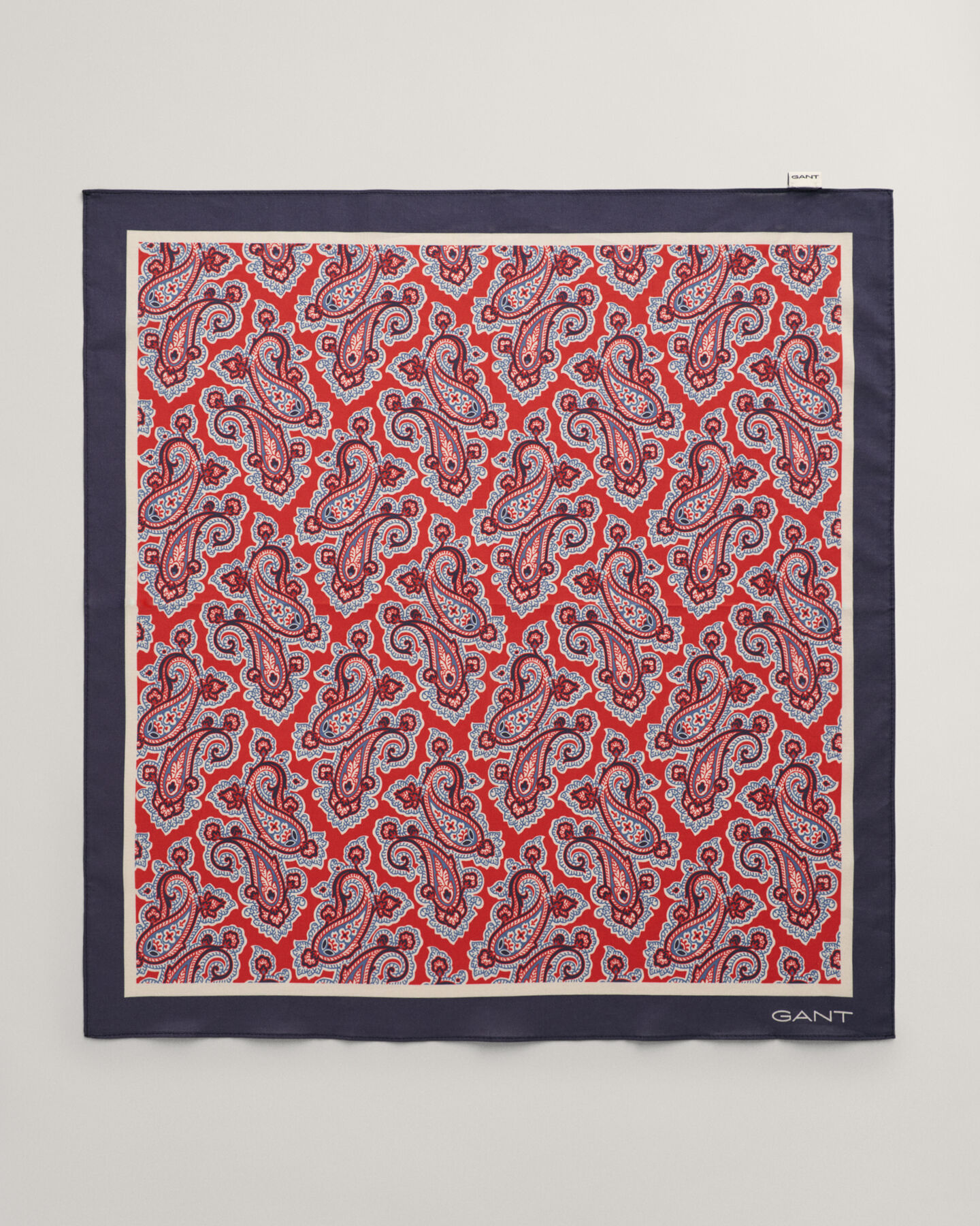 Lenço em algodão com padrão paisley