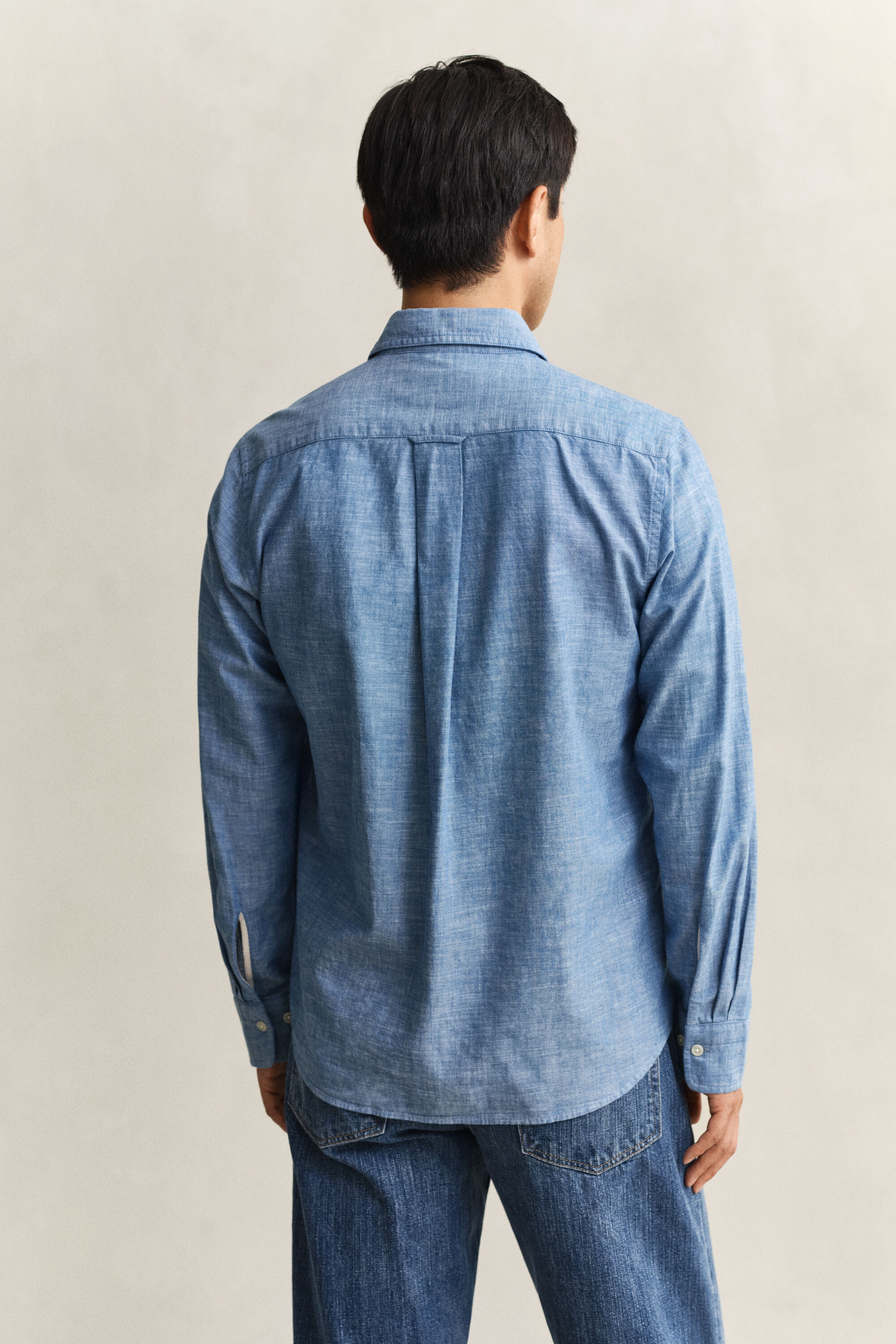 Camisa em chambray