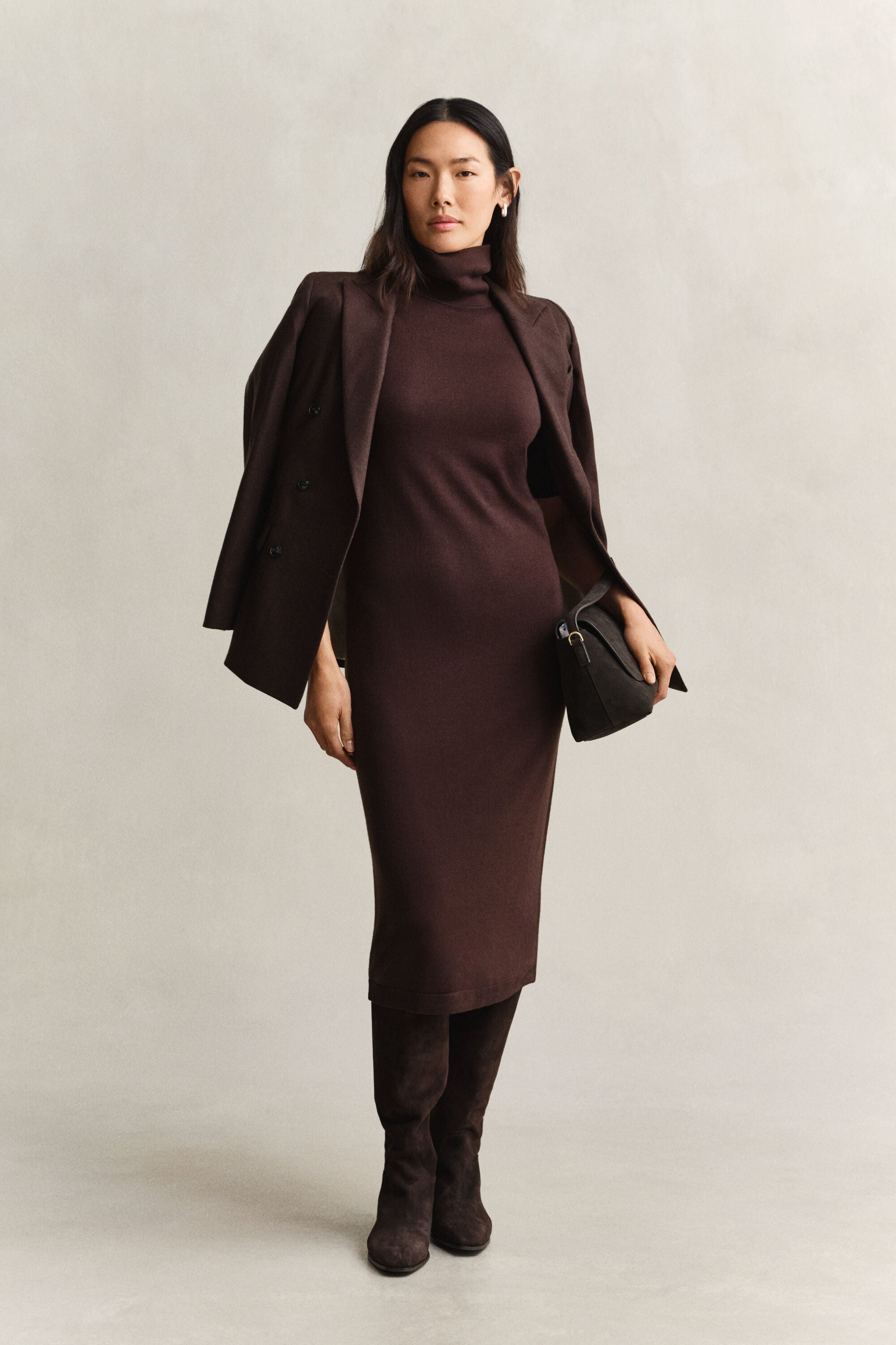Vestido de gola alta em lã de merino