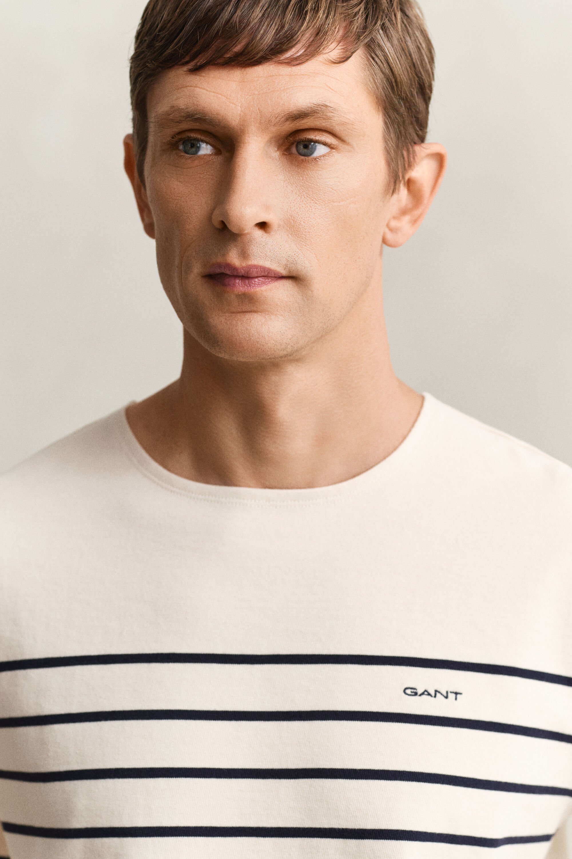 T-shirt com riscas posicionadas