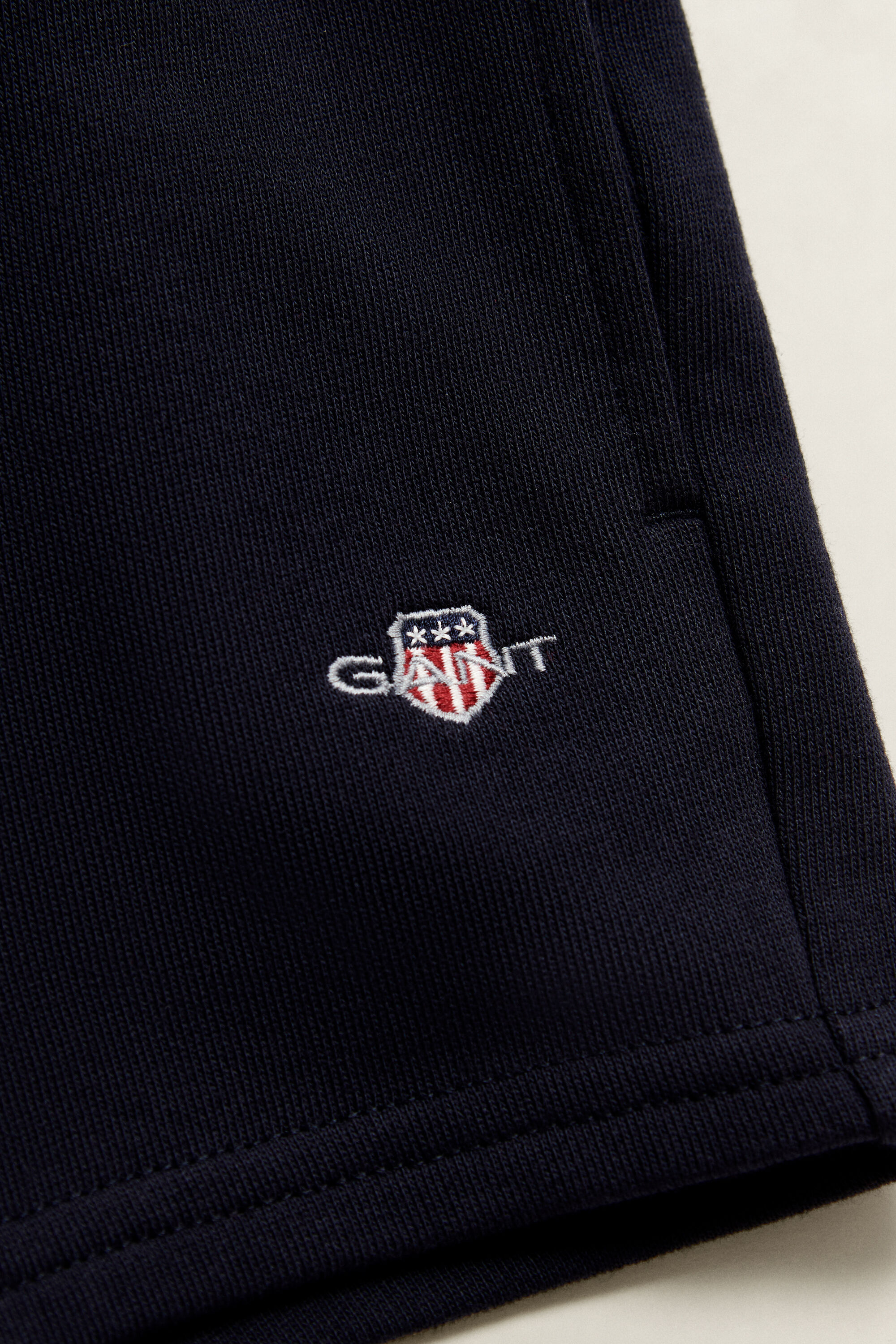 Conjunto com calções desportivos e t-shirt Archive Shield Boys