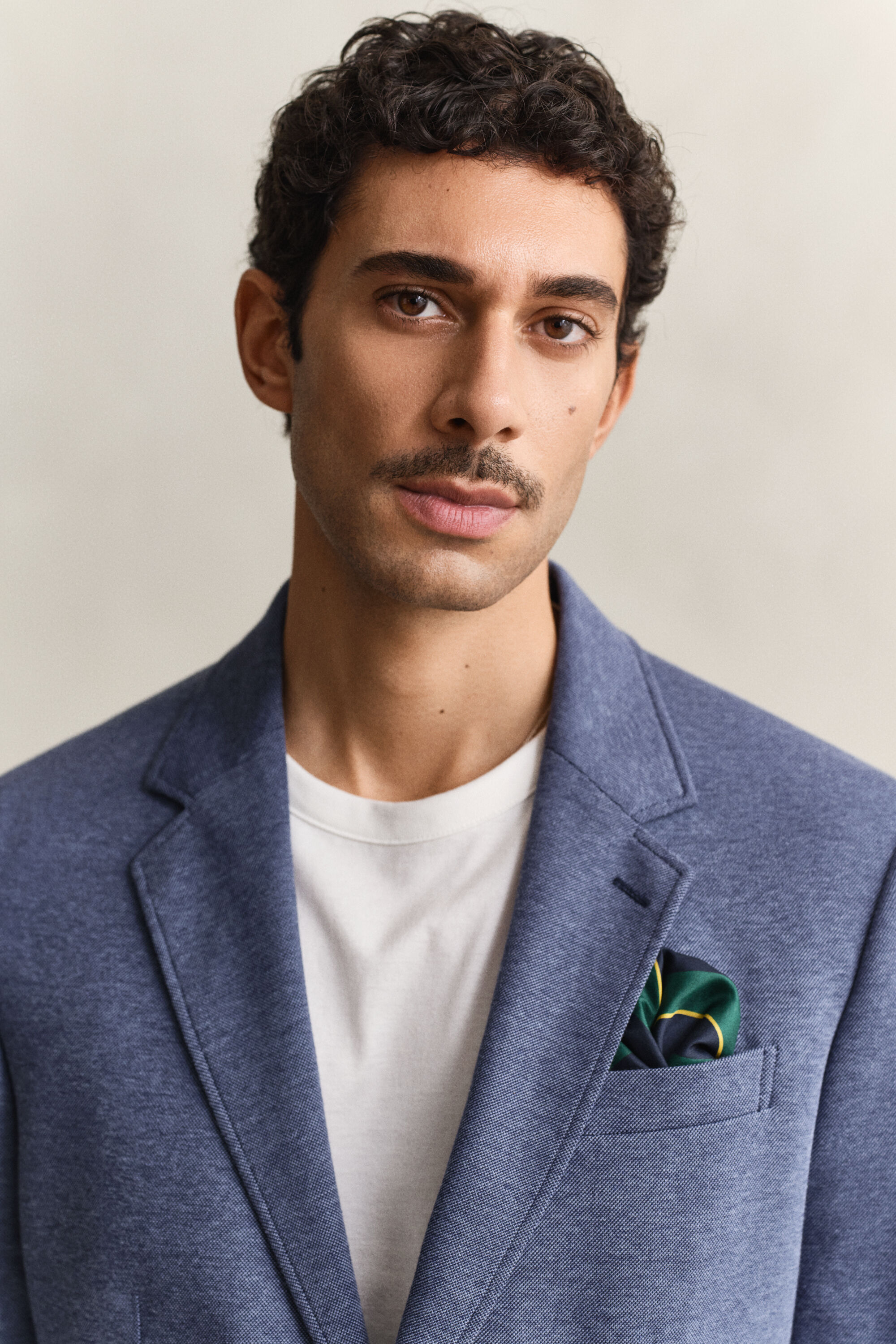 Blazer em jersey e algodão piqué com dois tons