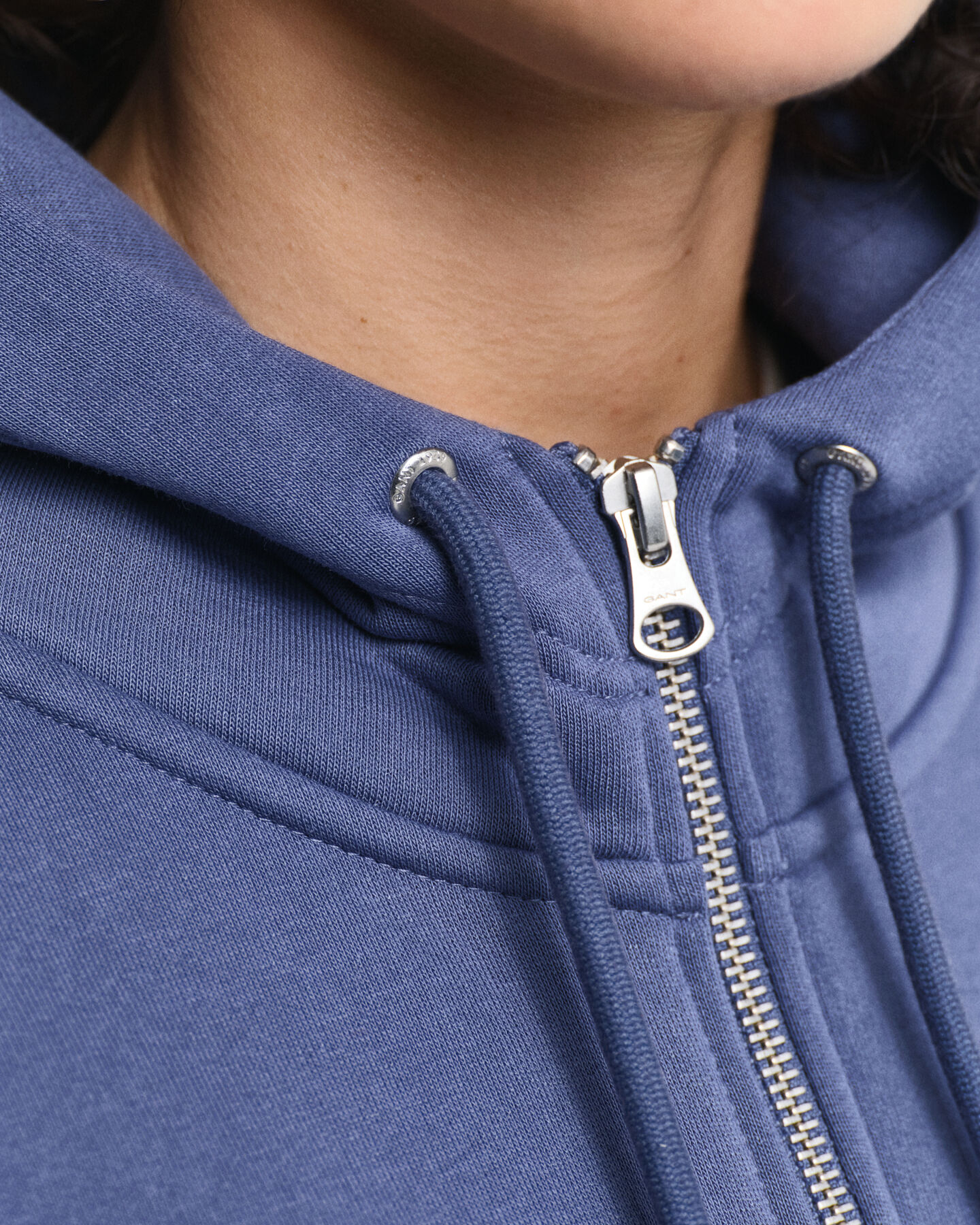 Sweatshirt com capuz e fecho Tonal Shield