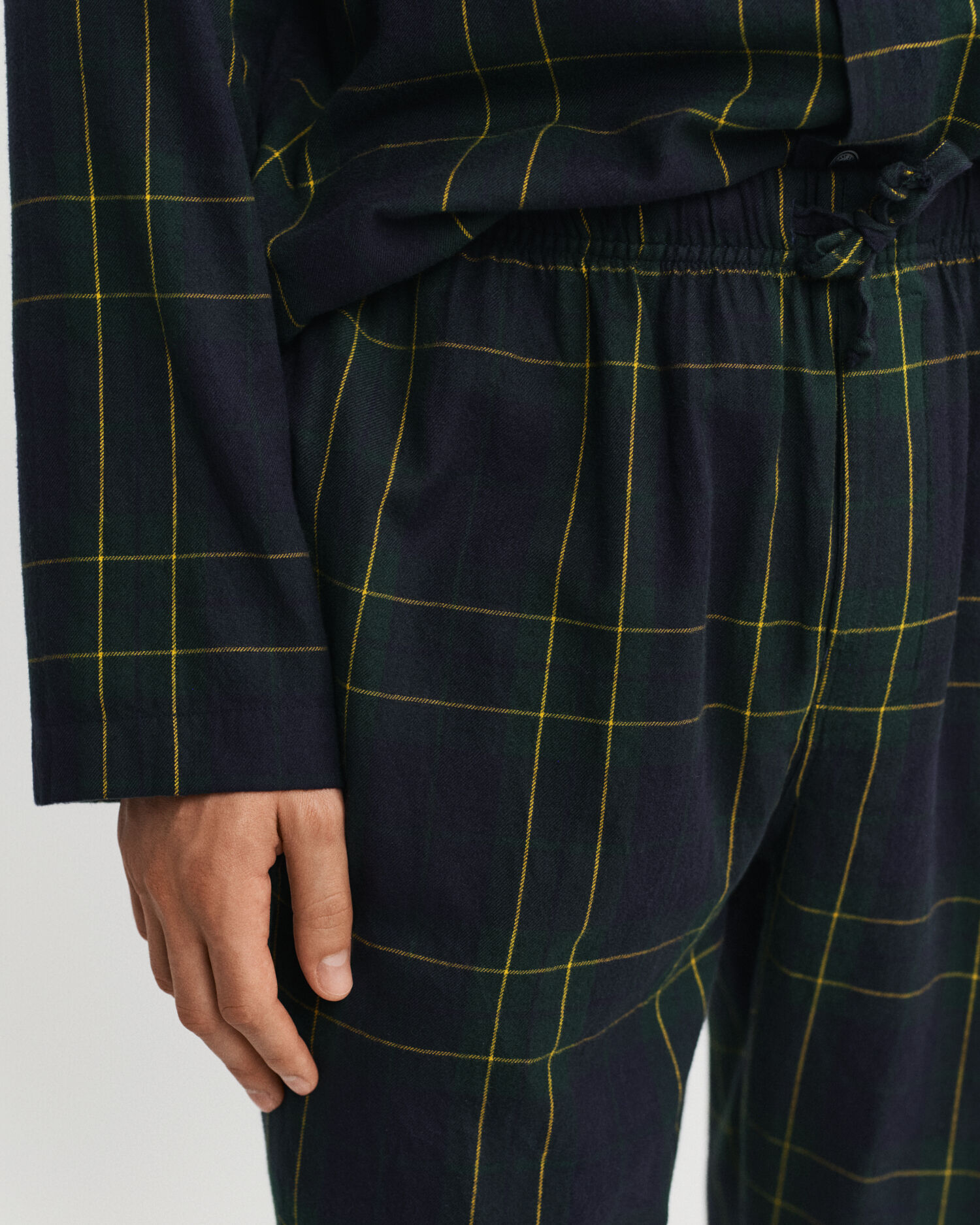 Caixa de presente com pijama em flanela com padrão de xadrez