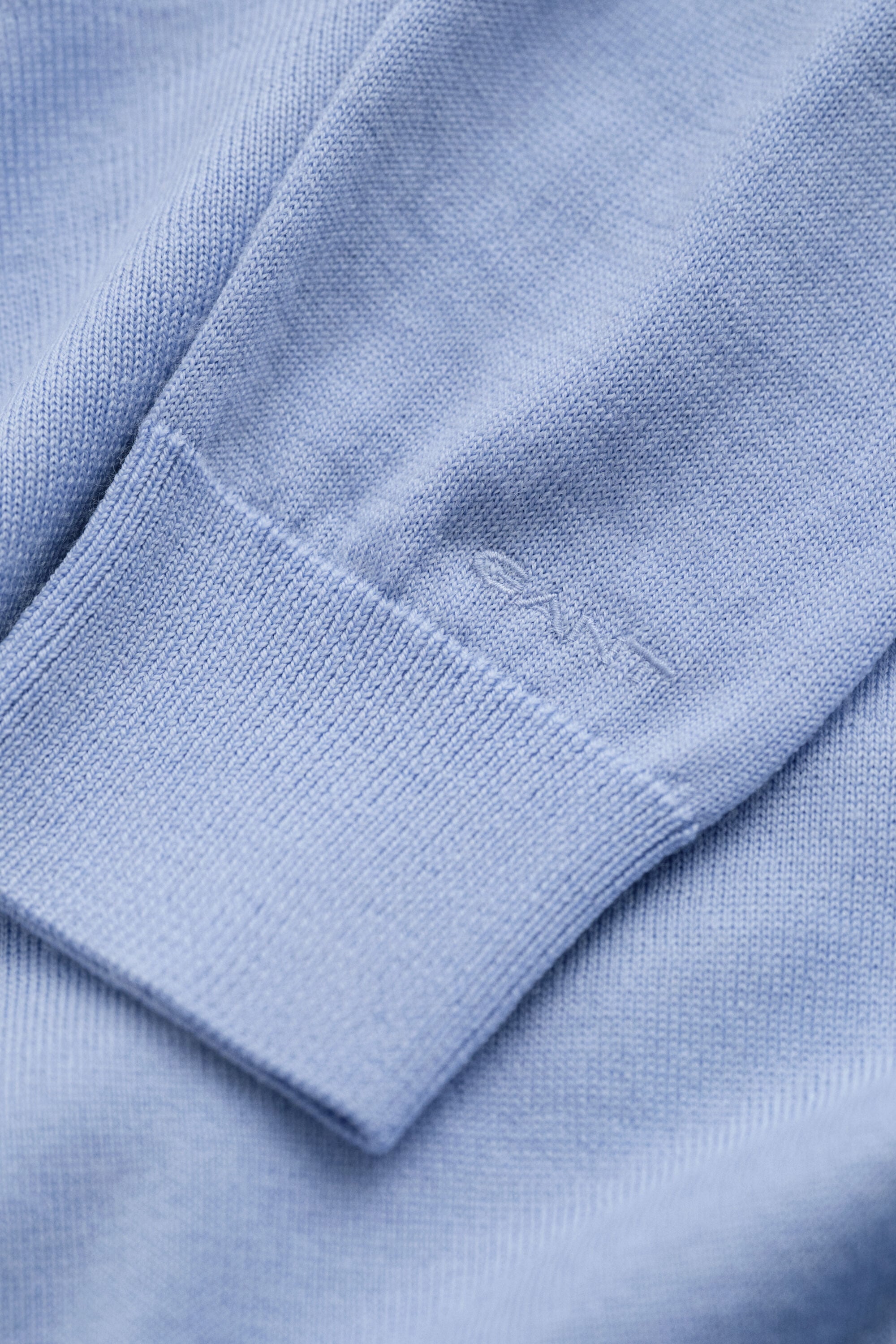 Camisola de malha com decote redondo em lã de merino extrafina
