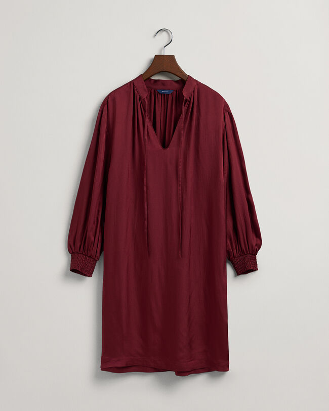 Vestido com gola estilo mao