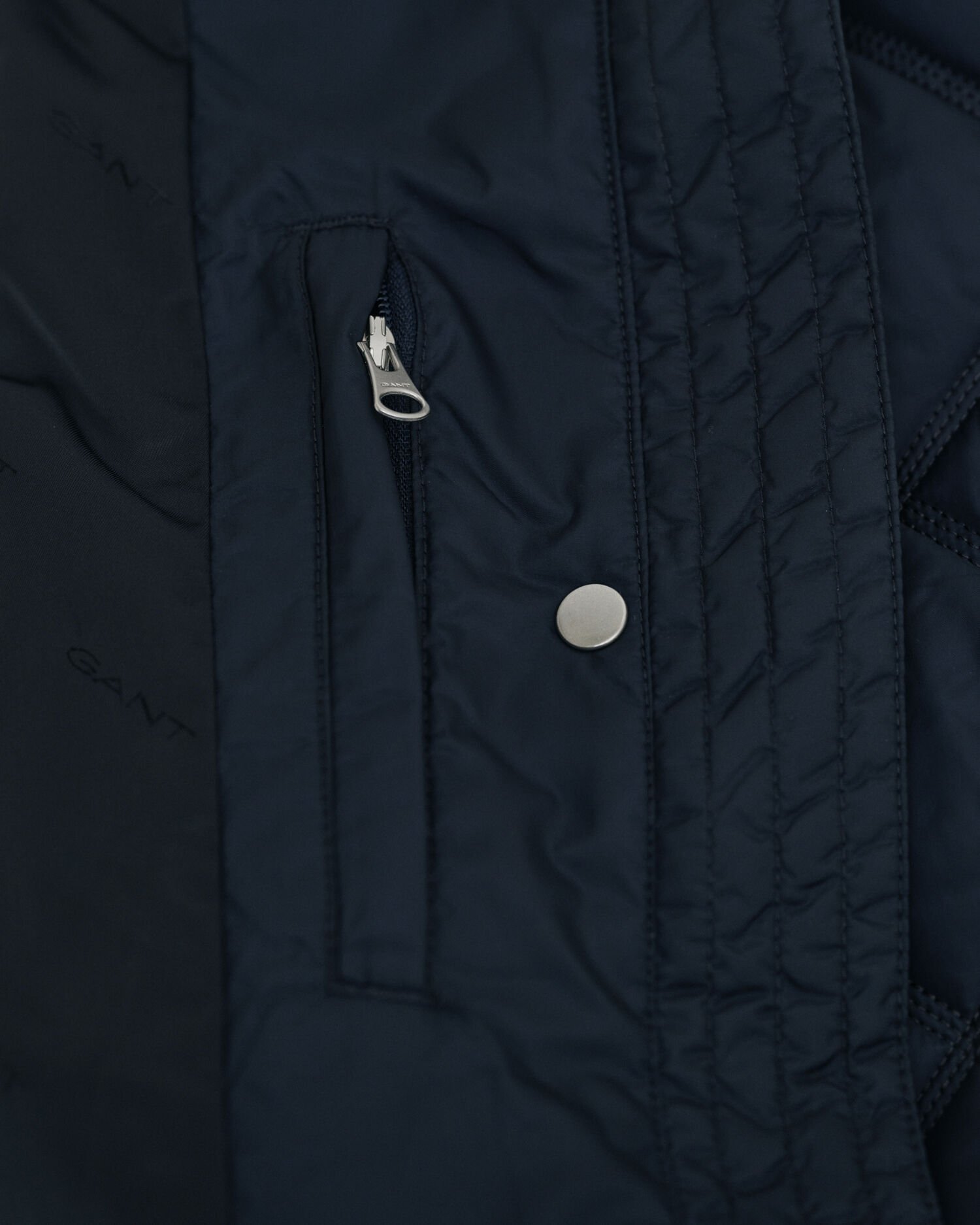 Casaco acolchoado com detalhes em bombazina