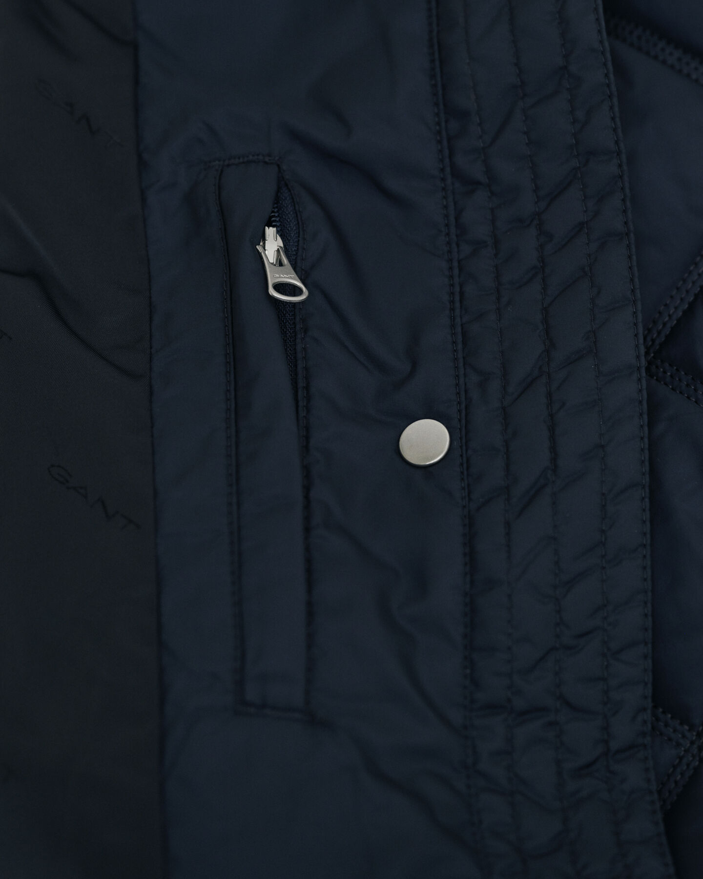 Casaco acolchoado com detalhes em bombazina