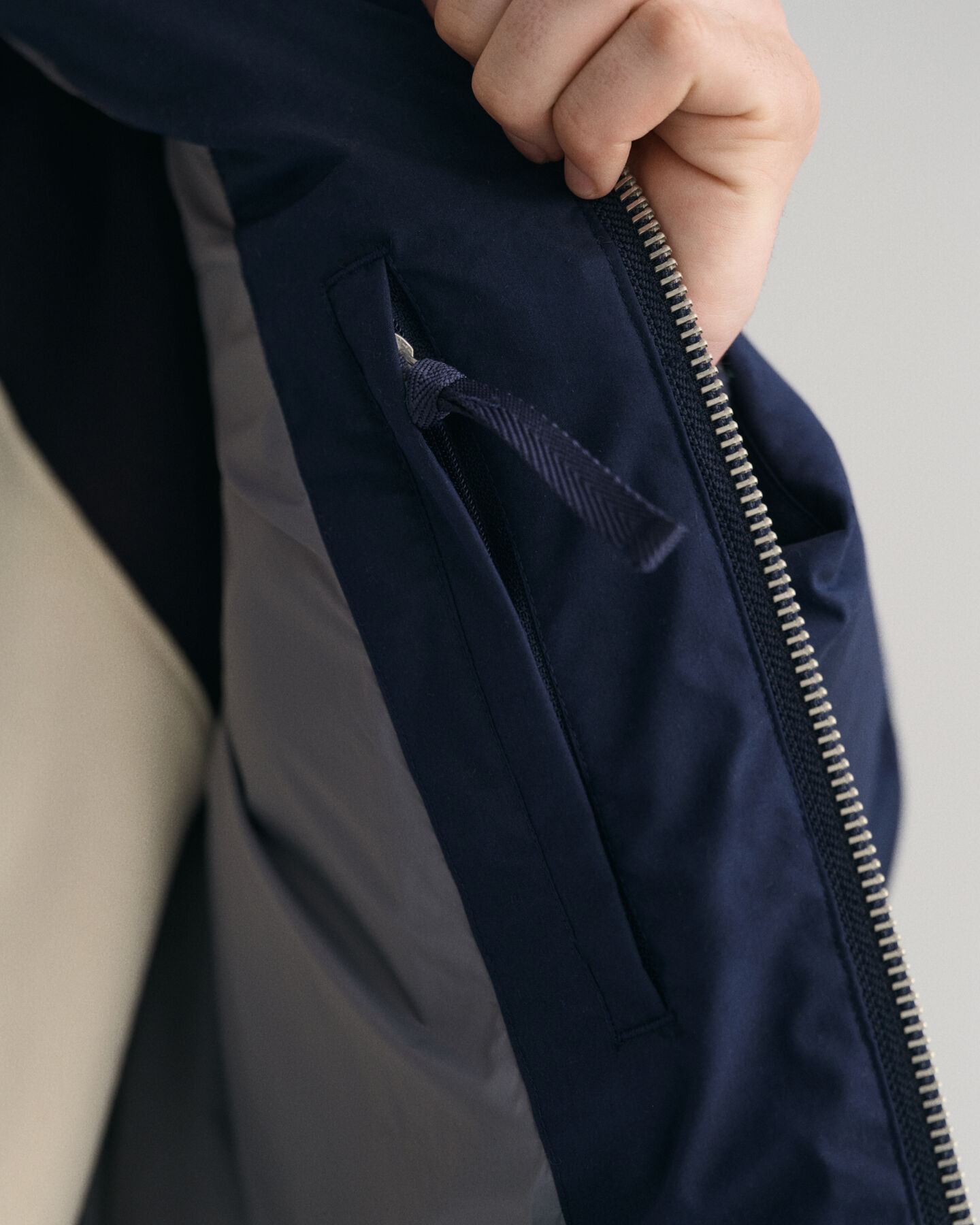 Blus&atilde;o de penas Alta