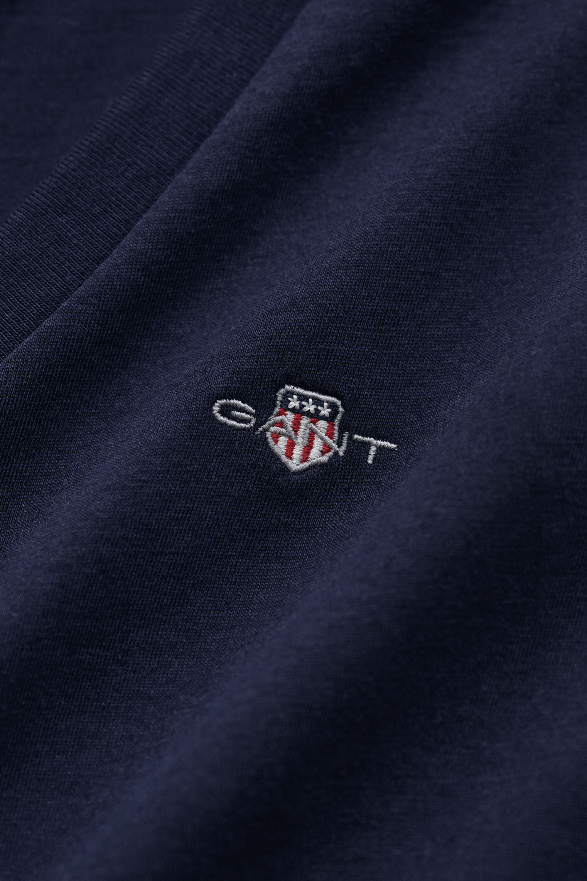T-shirt com decote em V Shield