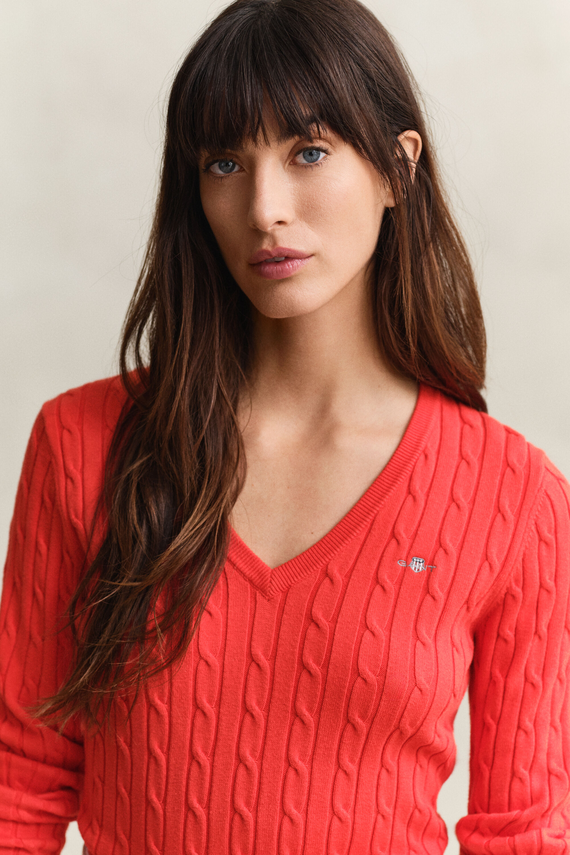 Pullover com decote em V em malha entrançada