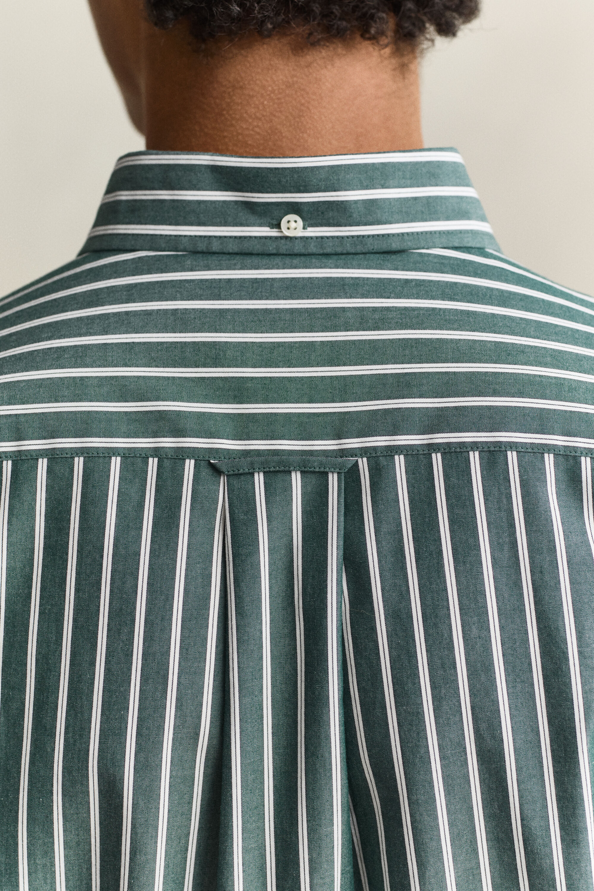 Camisa em popelina às riscas