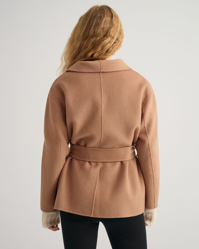 Blazer com cinto cosido à mão