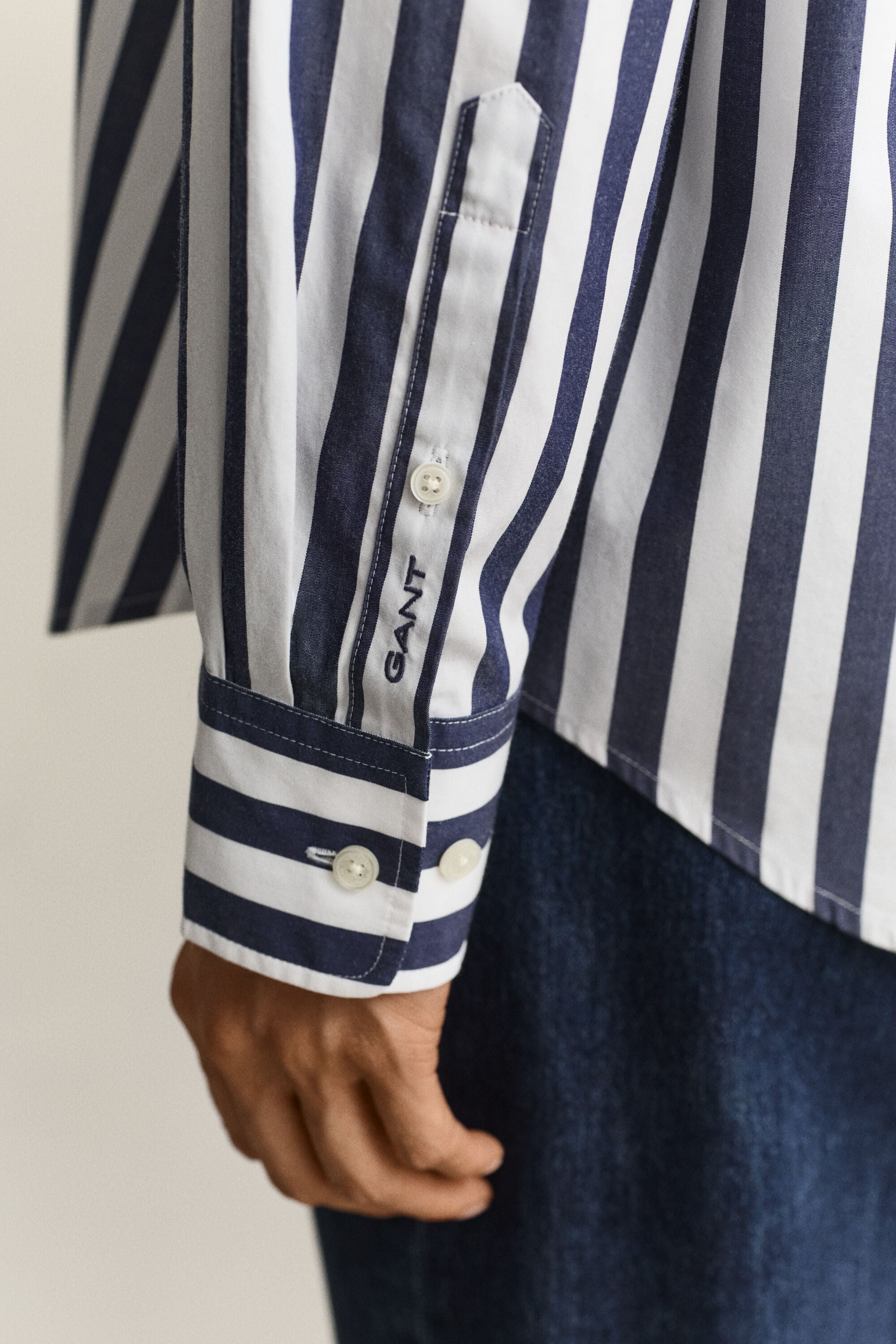 Camisa em popelina às riscas relaxed fit