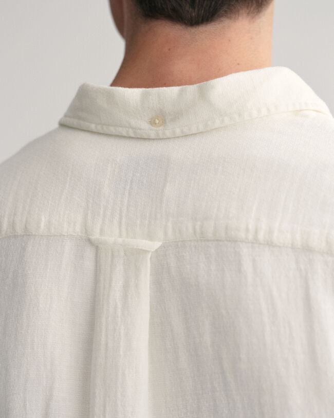 Camisa de manga curta em linho e algod&atilde;o texturizado regular fit