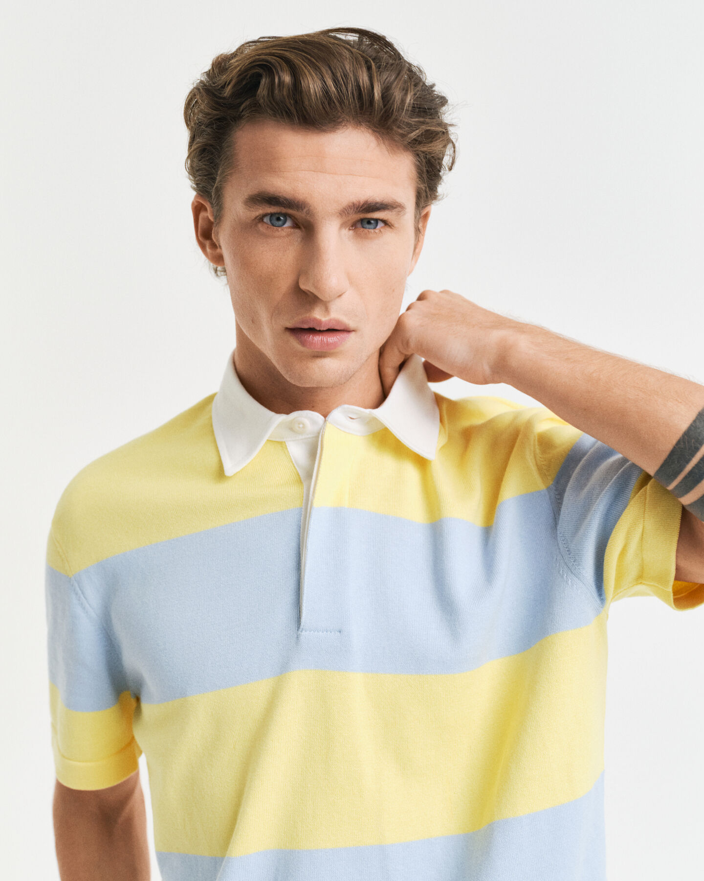 Polo em algod&atilde;o &agrave;s riscas