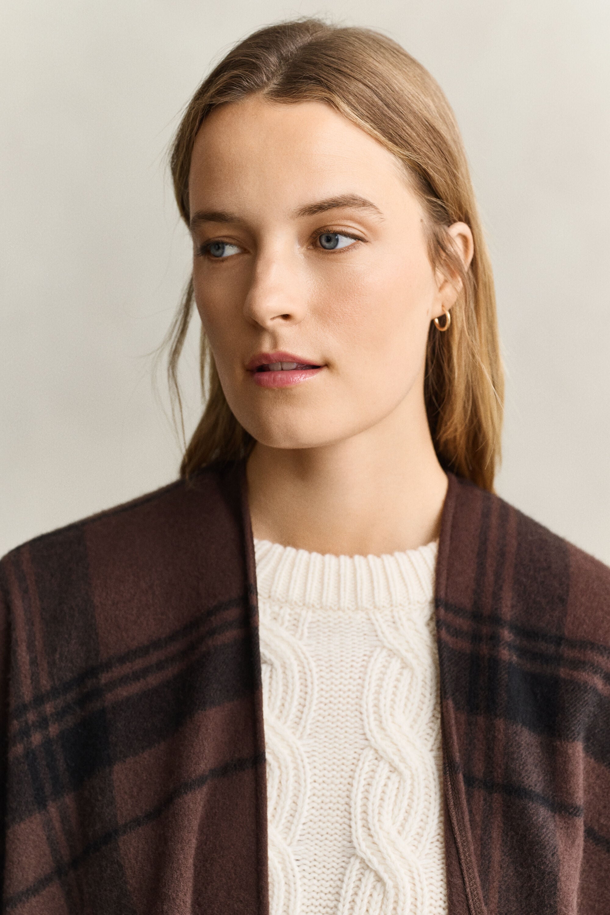 Poncho em lã com padrão de xadrez