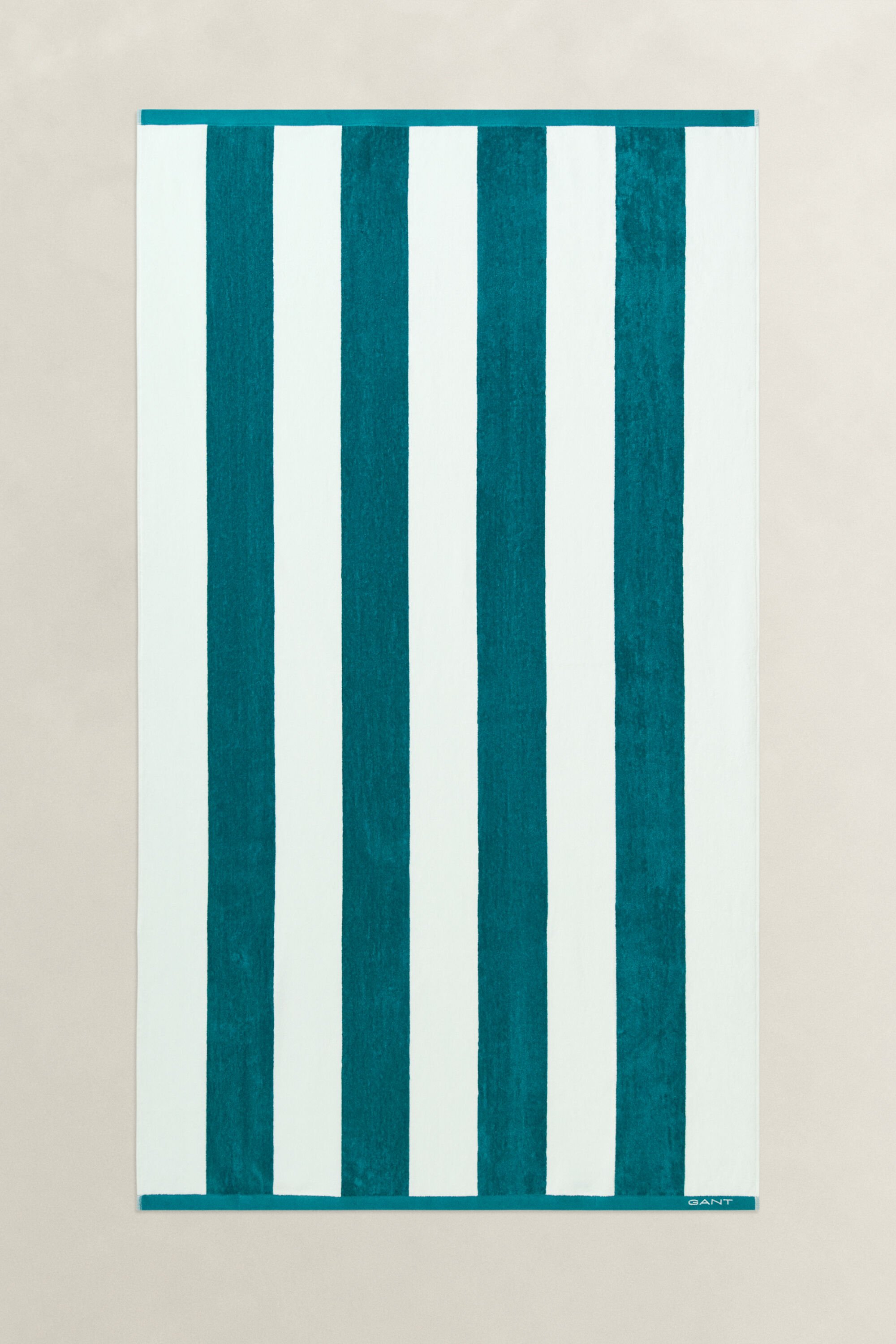 Toalha de praia às riscas arrojadas