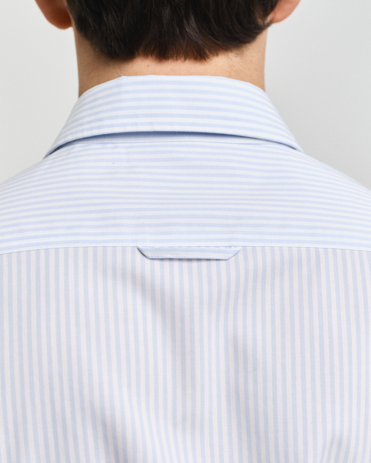 Camisa em popelina às riscas slim fit