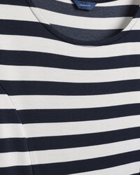 Vestido ajustado na parte superior e alargado na parte inferior às riscas