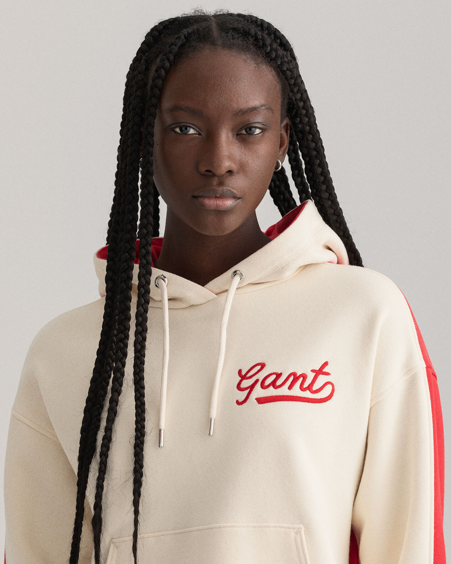 Sweatshirt com capuz e bloco de cor