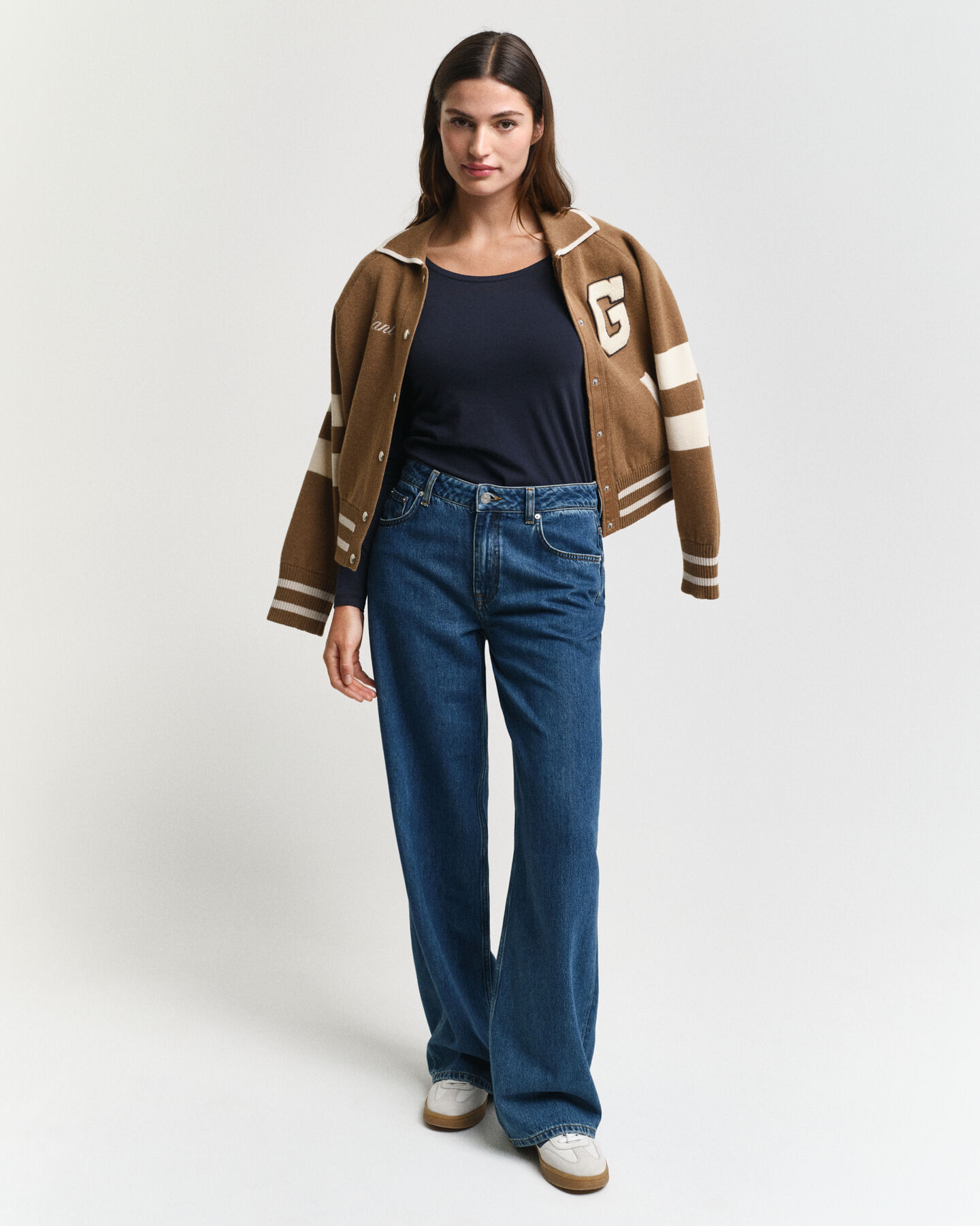 Camisola de manga comprida com decote redondo profundo