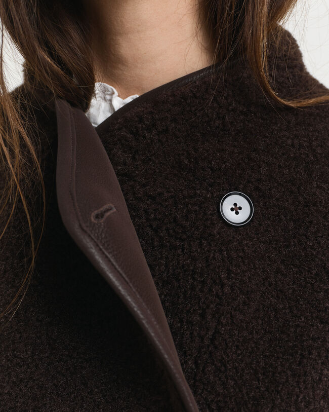 Casaco em lã de carneiro sintética