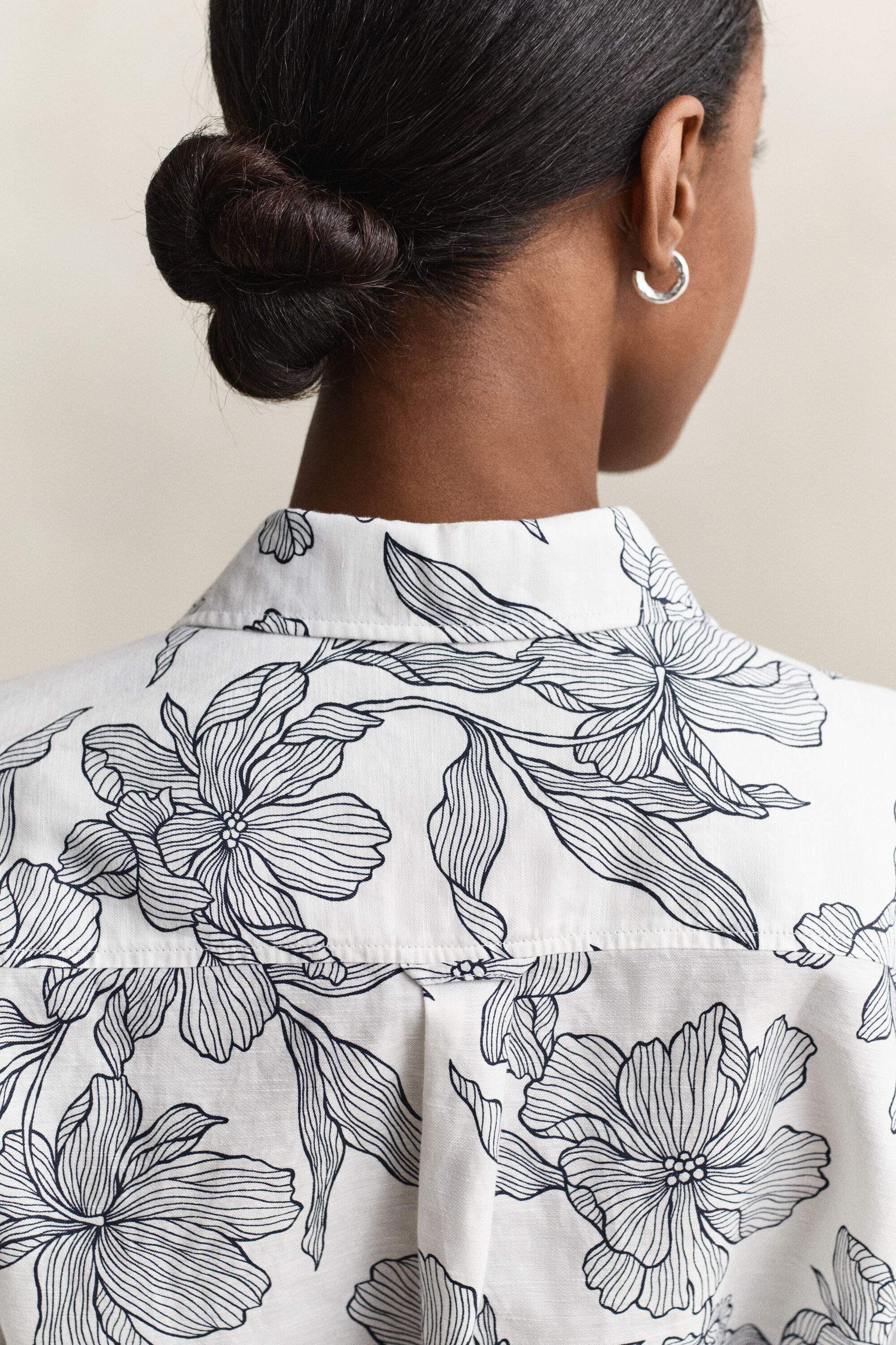 Vestido-camisa em linho floral