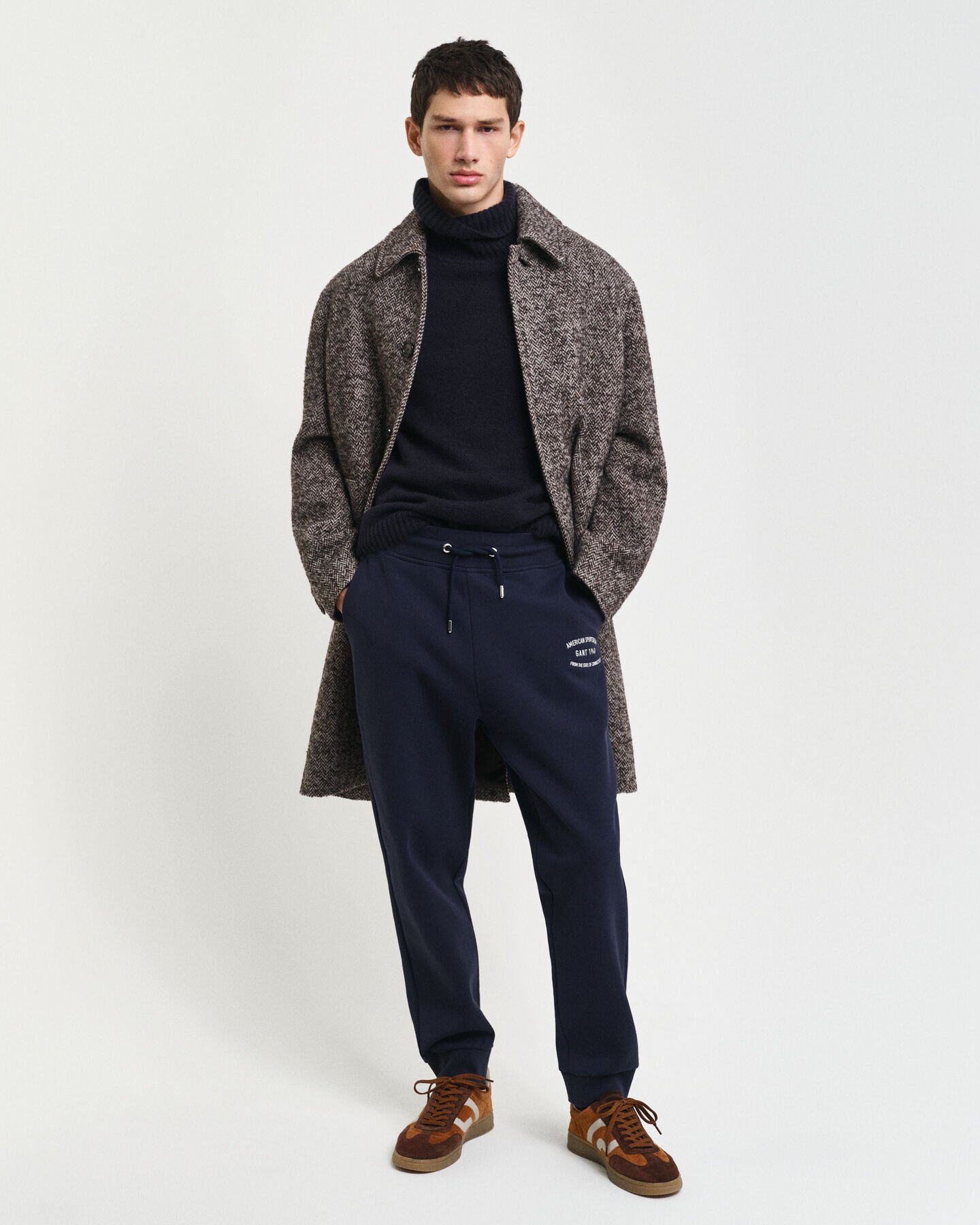 Calças desportivas com grafismo pequeno