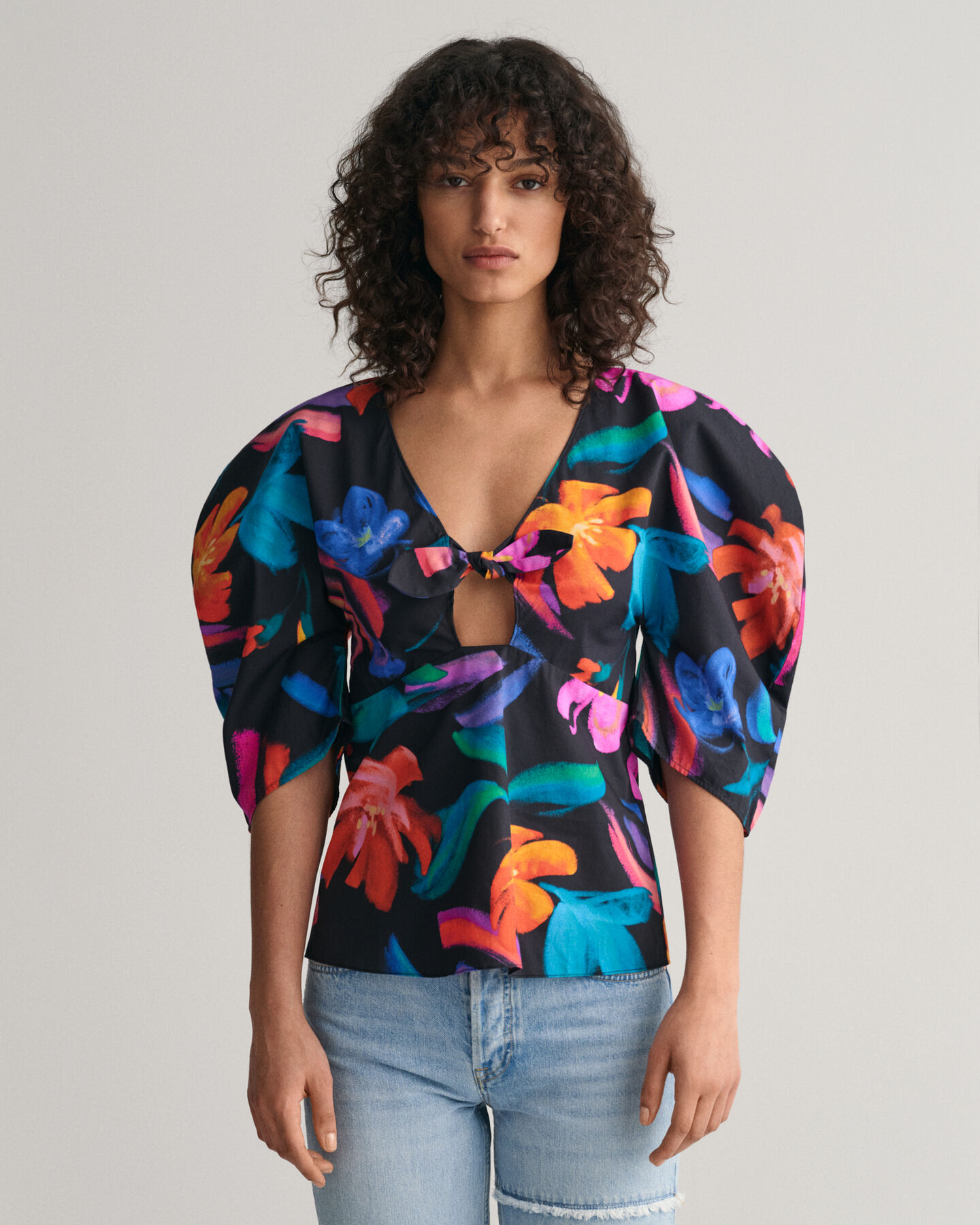Blusa com mangas volumosas e estampado Floral