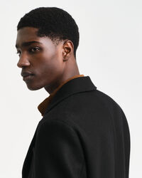 Sobretudo cl&aacute;ssico em l&atilde;