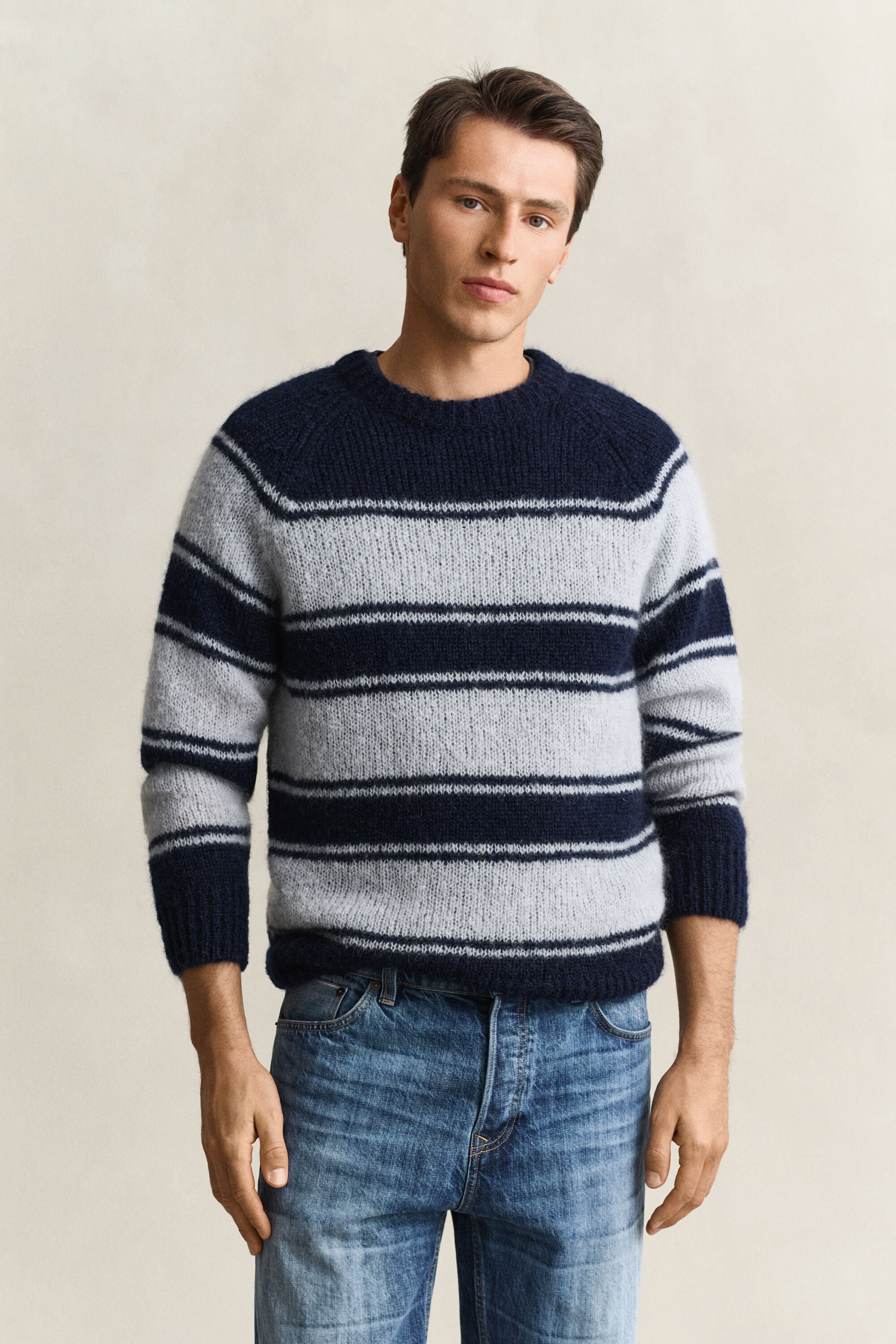 Camisola de malha com decote redondo em mistura de Mohair às riscas