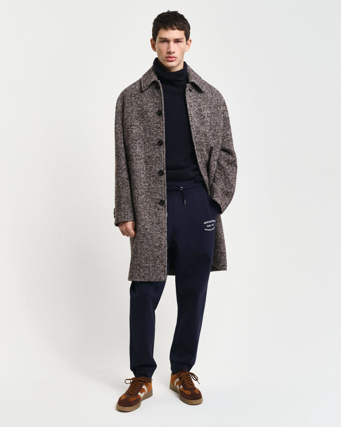 Calças desportivas com grafismo pequeno