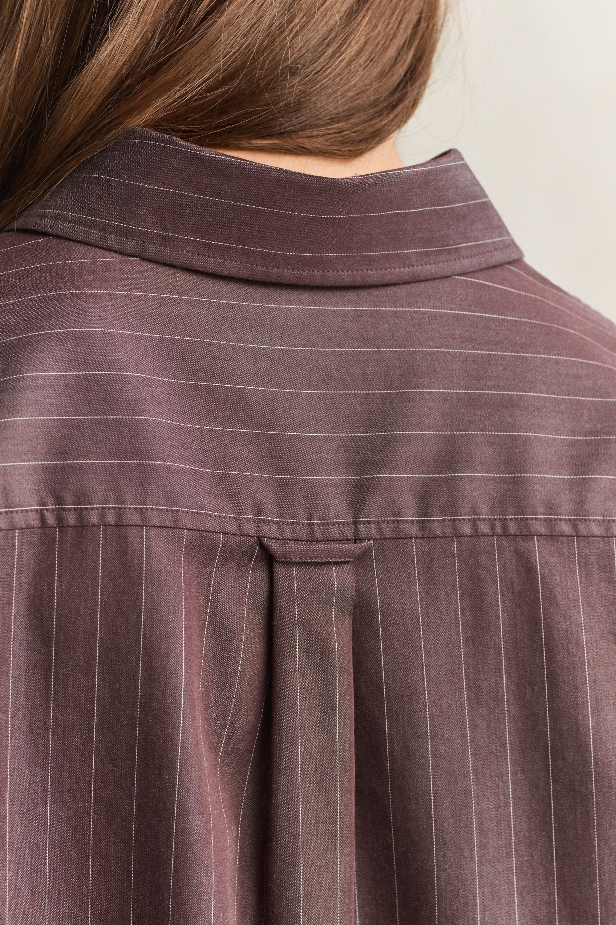 Camisa em popelina às riscas relaxed fit