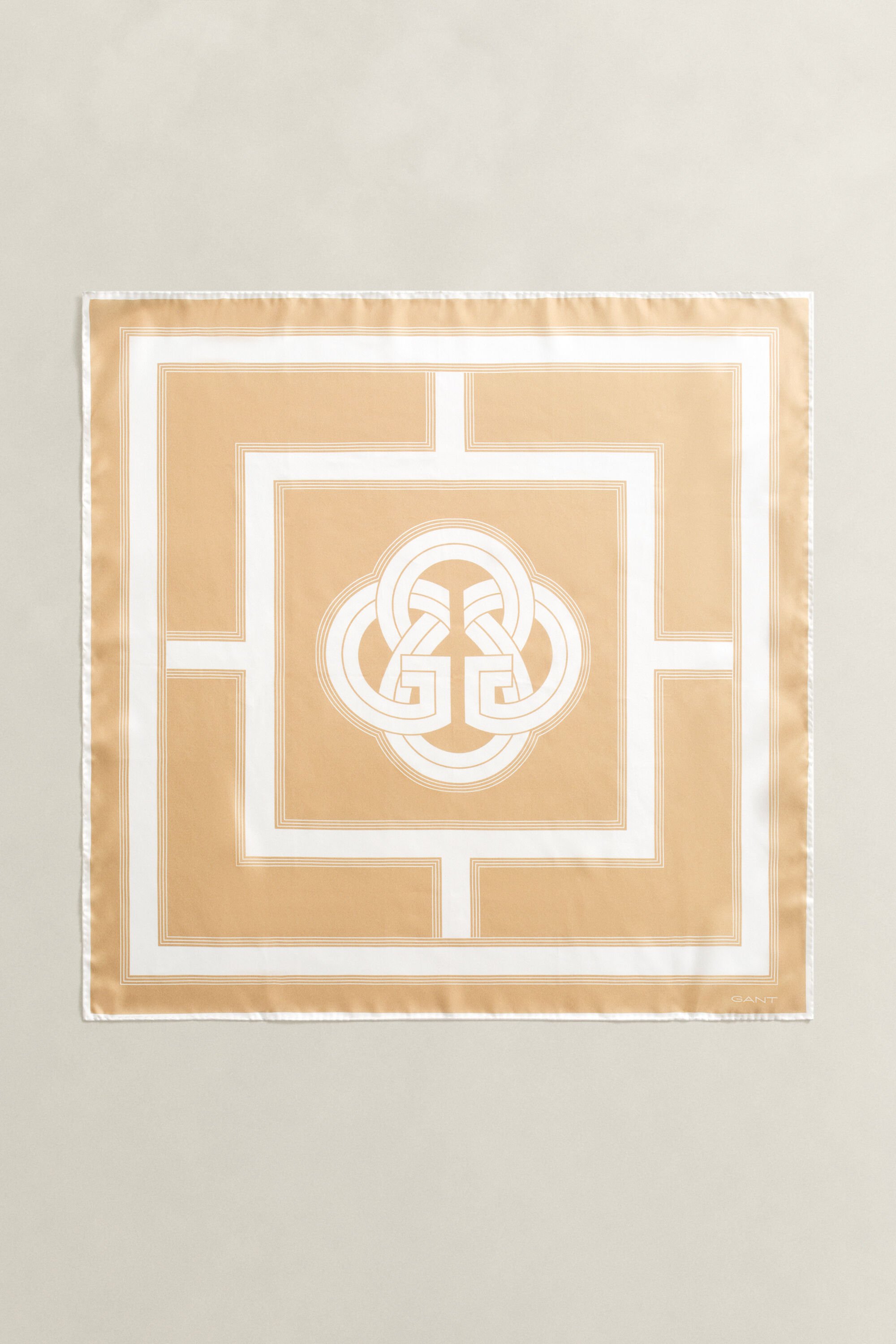 Lenço em seda Monogram