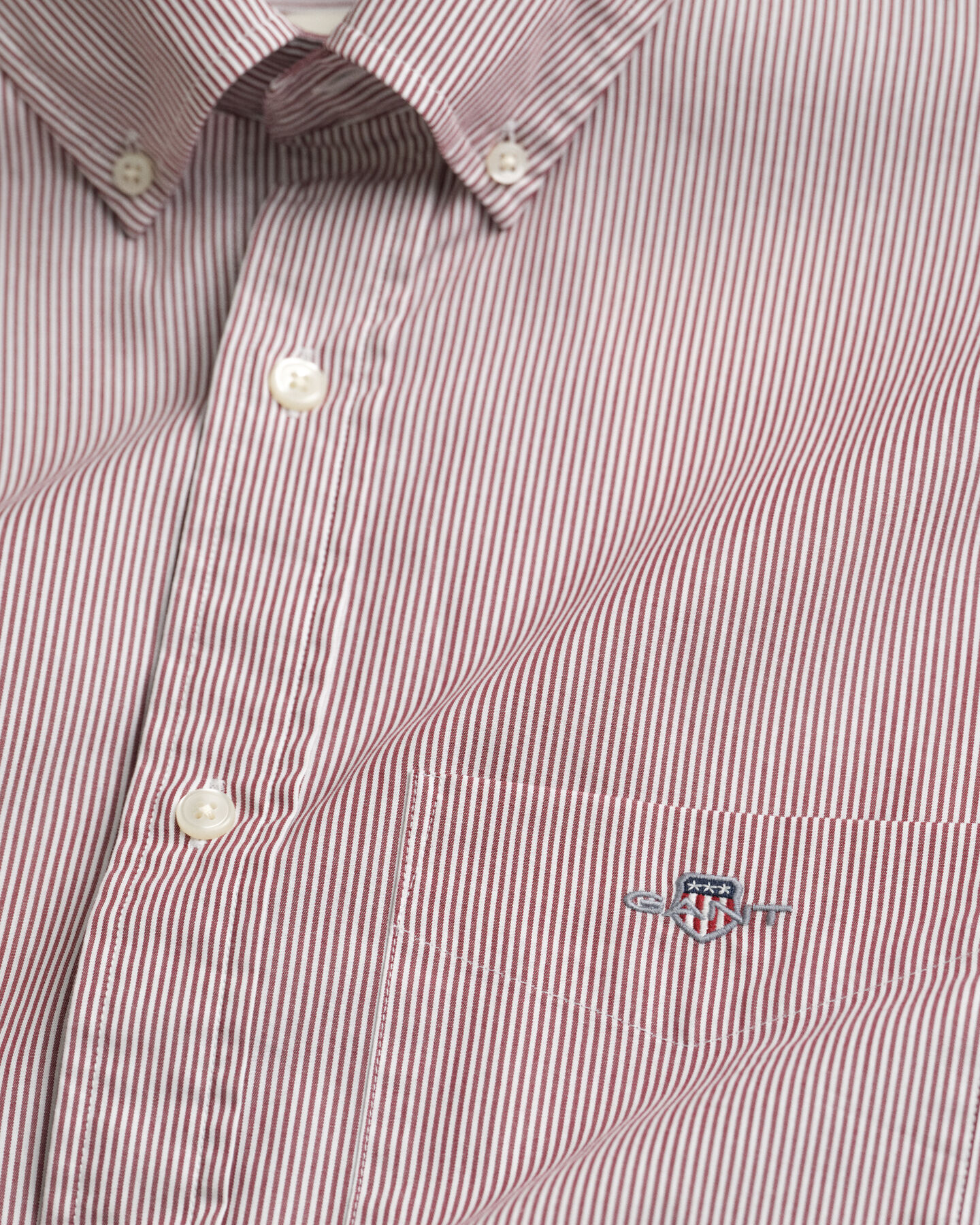 Camisa em popelina às riscas finas Classic regular fit