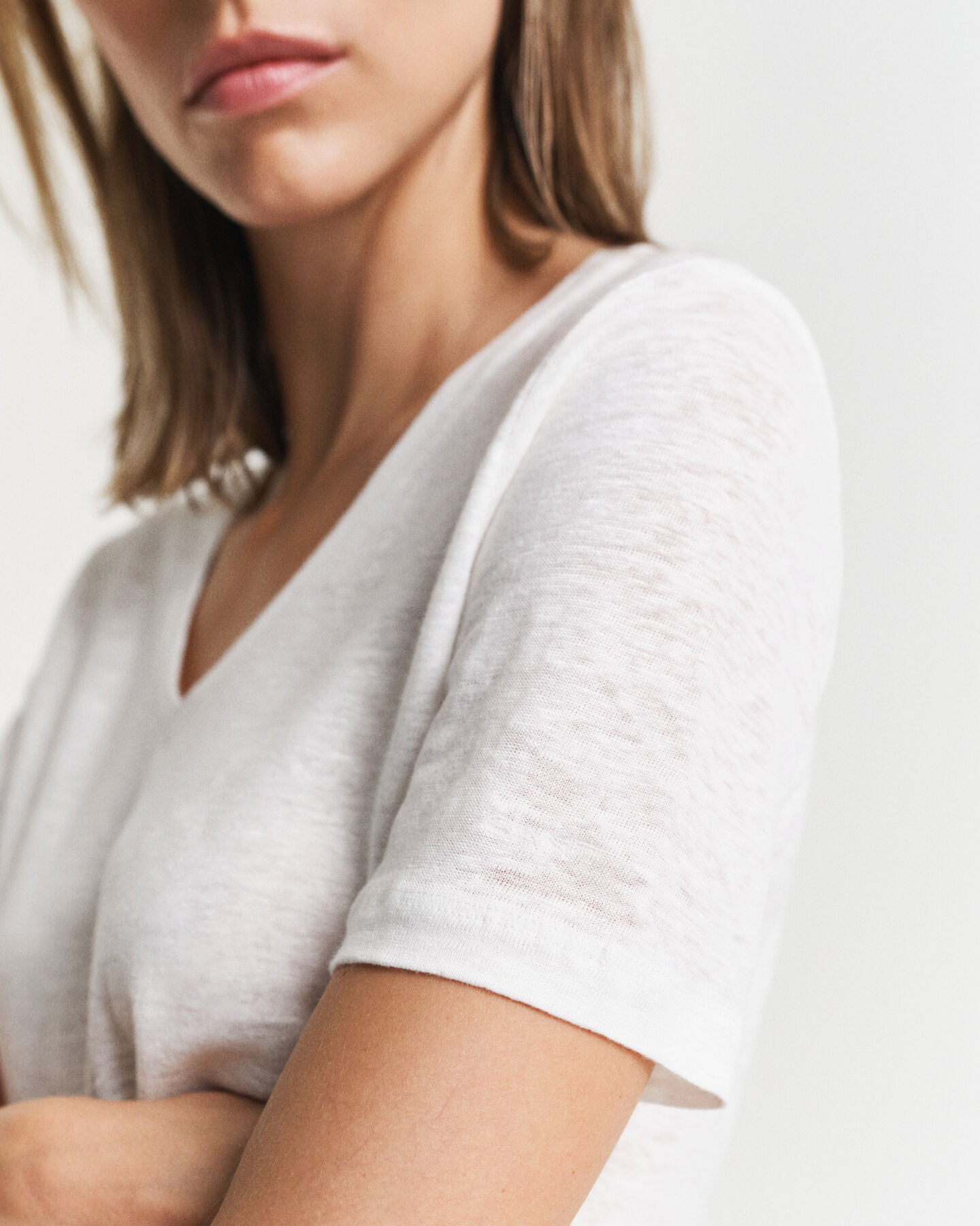 T-shirt em linho com decote em V