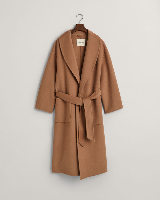 Sobretudo com cinto cosido à mão