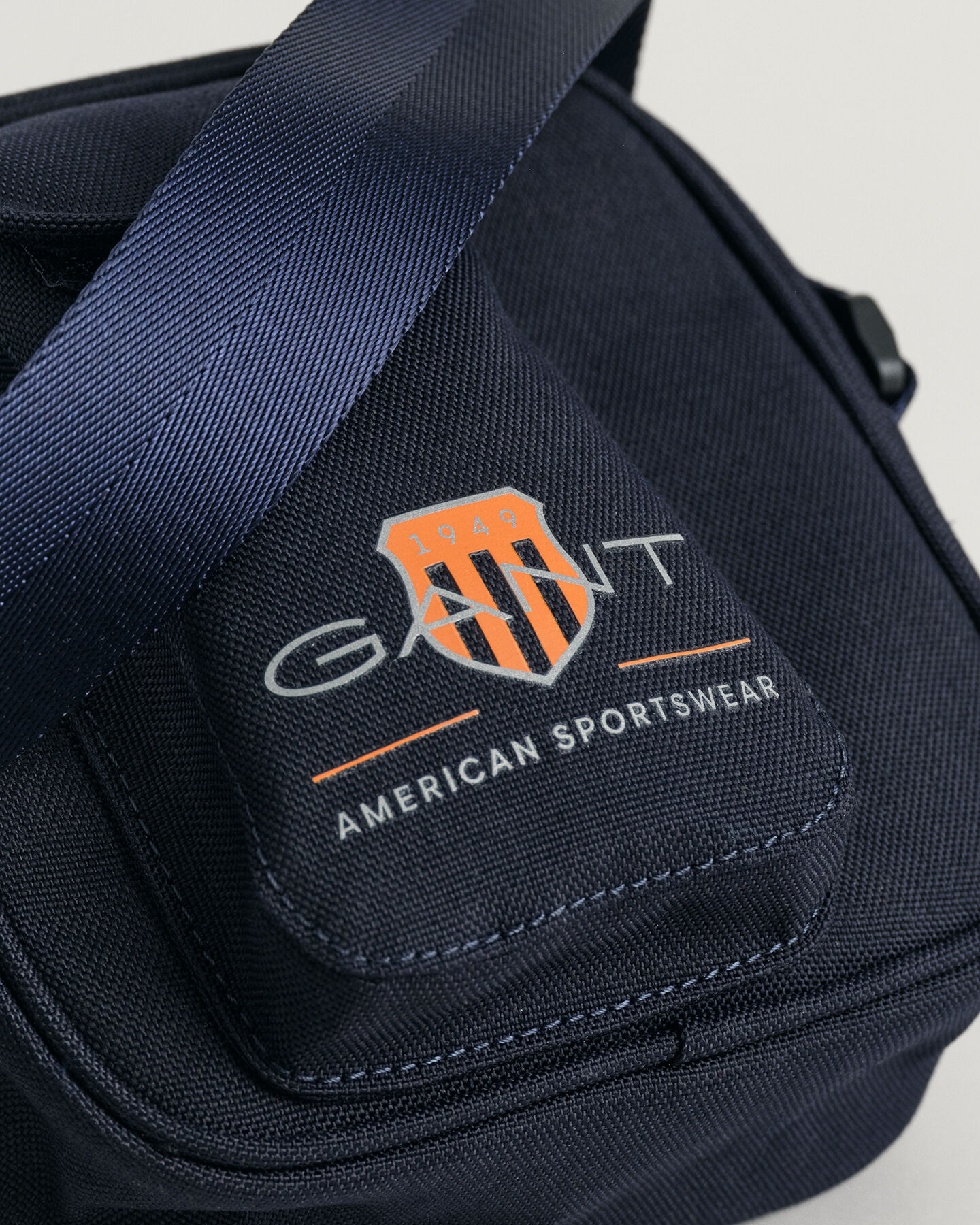 Bolsa Contrast Shield Teens