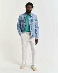 Calças afuniladas em sarja de algodão slim fit