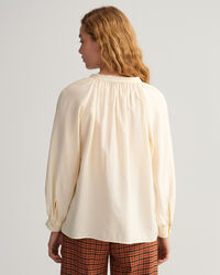 Blusa com gola estilo mao