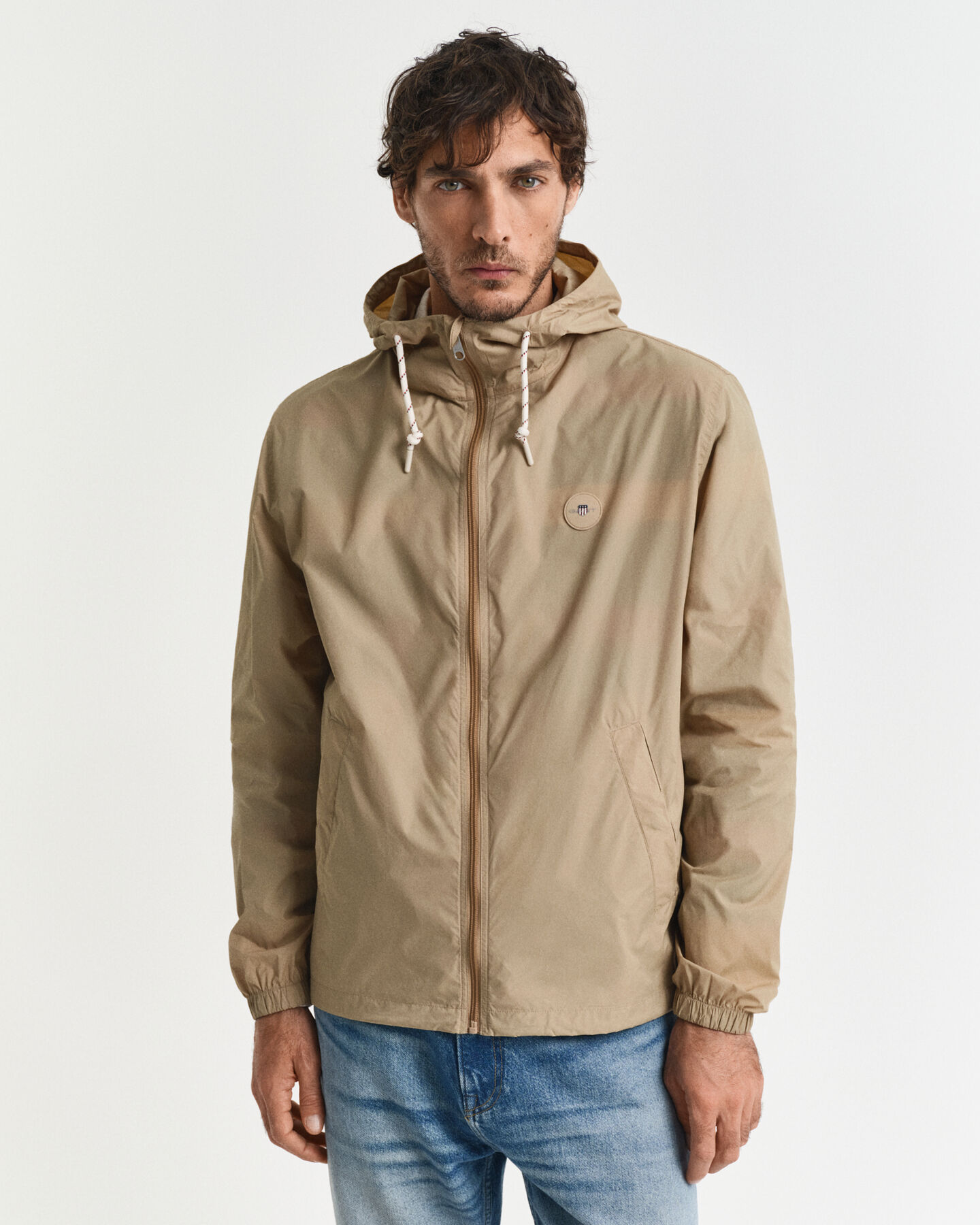 Casaco Windbreaker compactável leve
