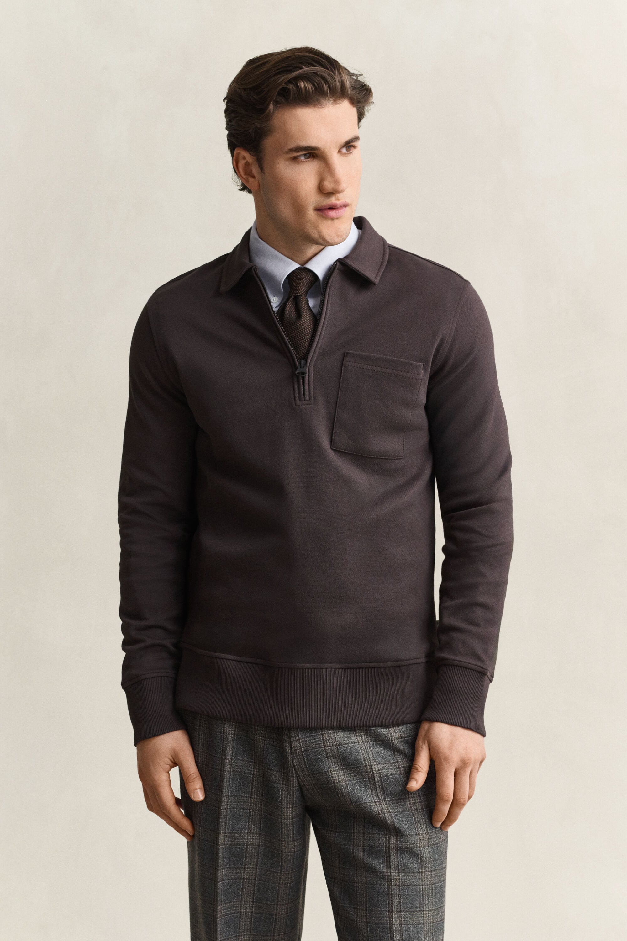 Sweatshirt com meio fecho