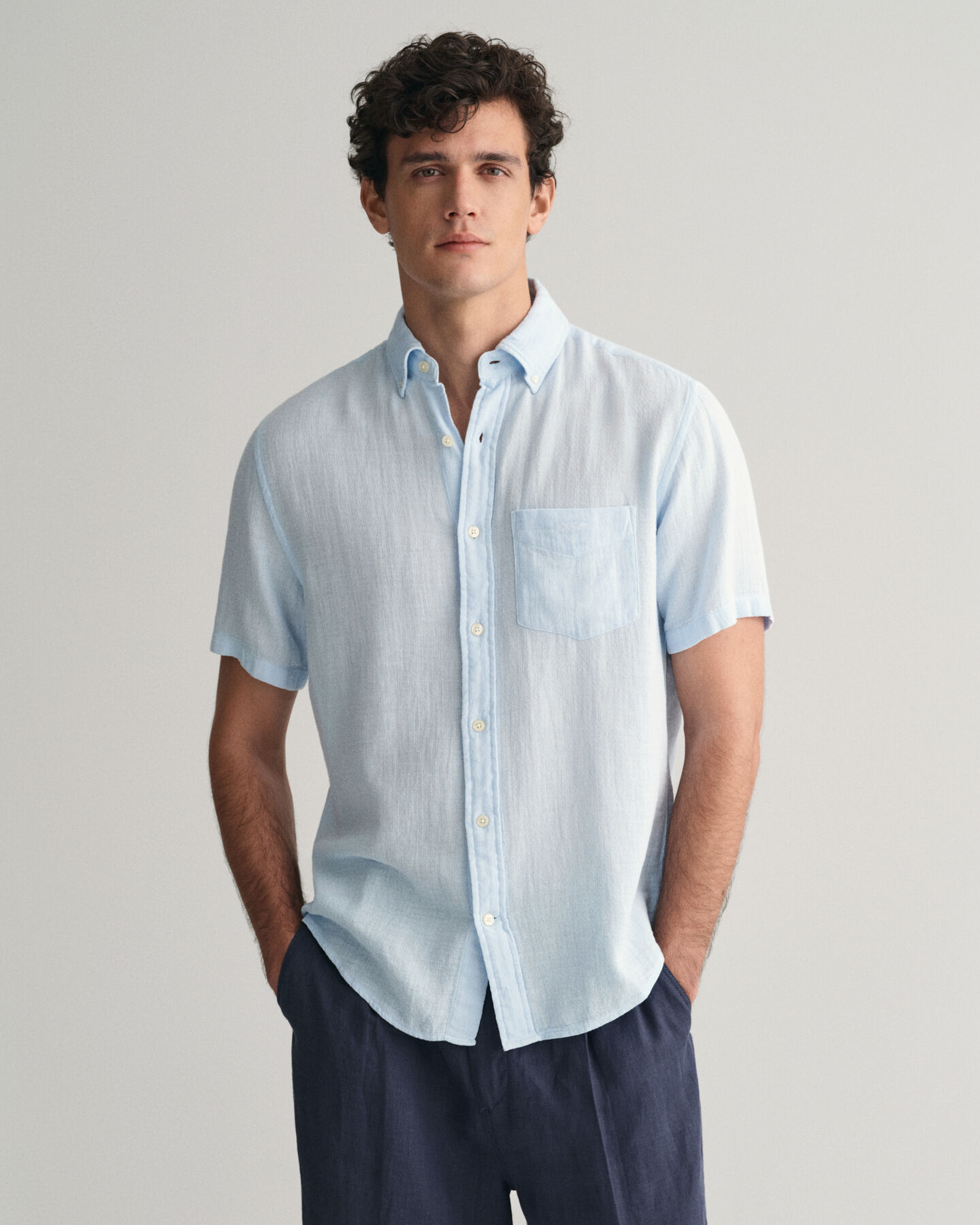 Camisa de manga curta em linho e algod&atilde;o texturizado regular fit