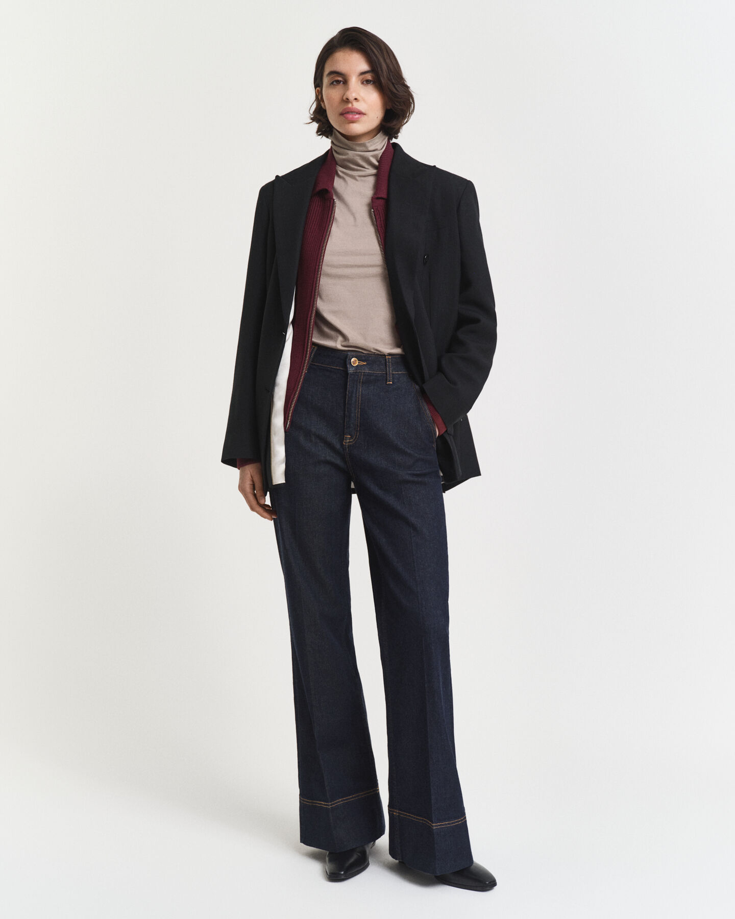 Top com gola alta em algodão leve