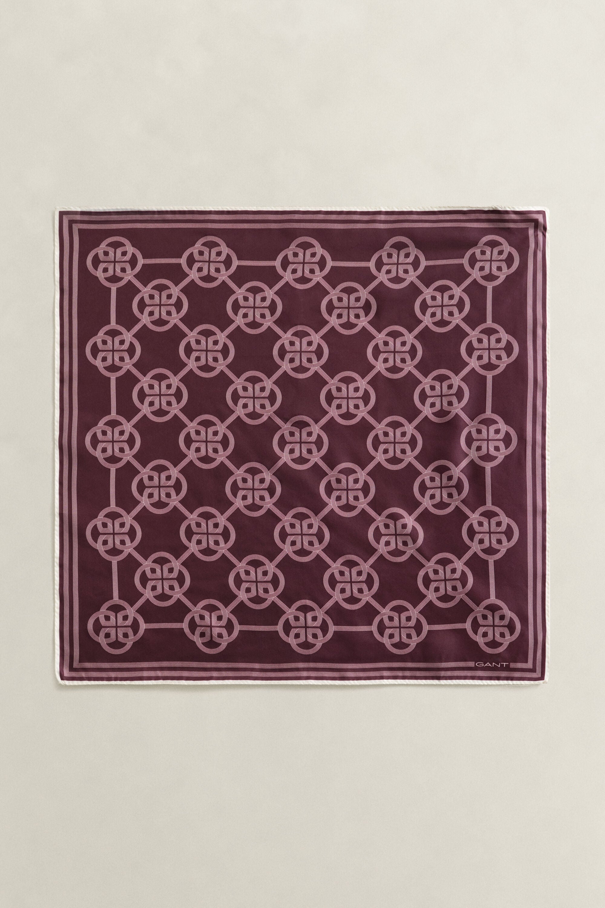 Lenço em seda com estampado Monogram