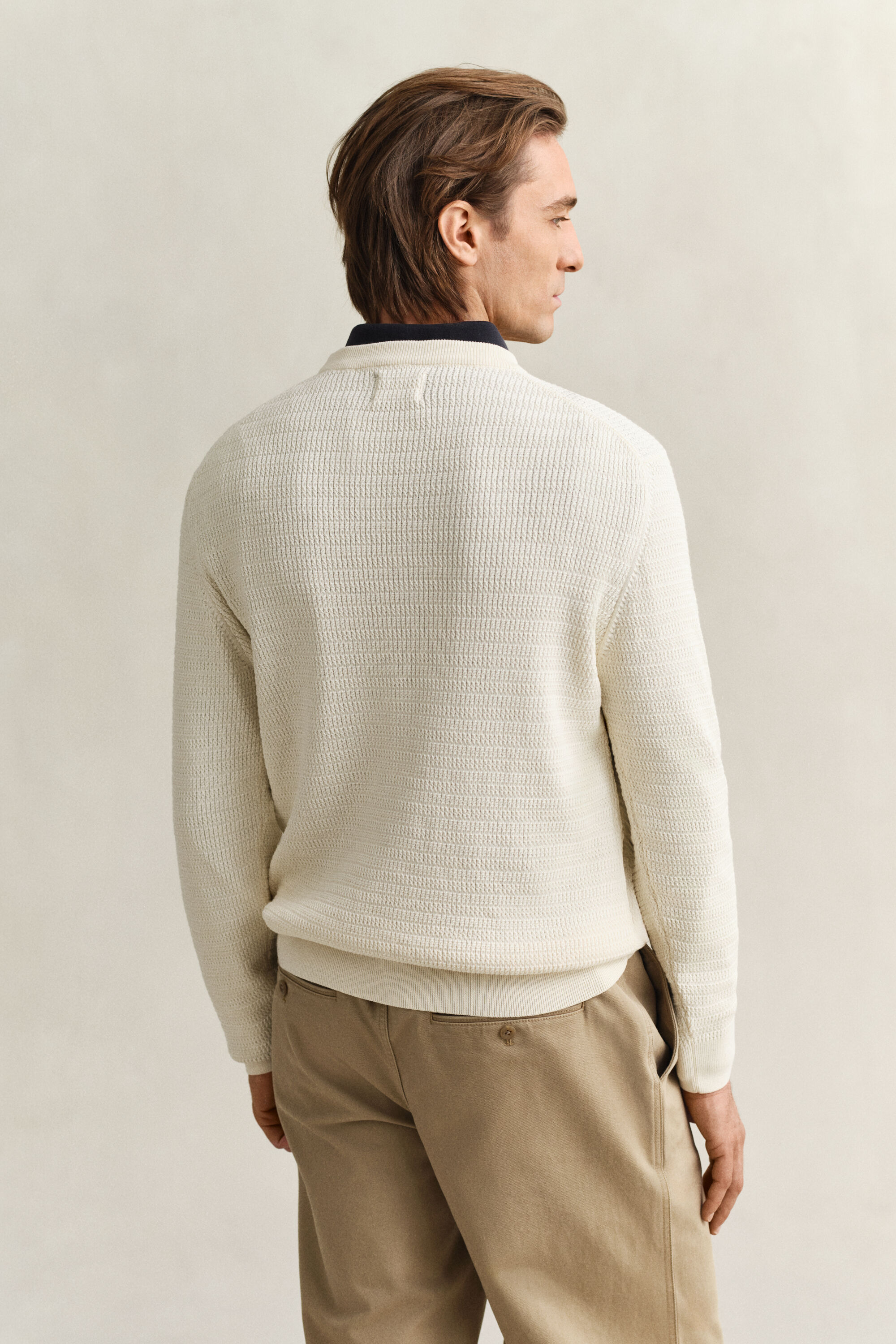 Camisola em mini malha entrançada com decote redondo